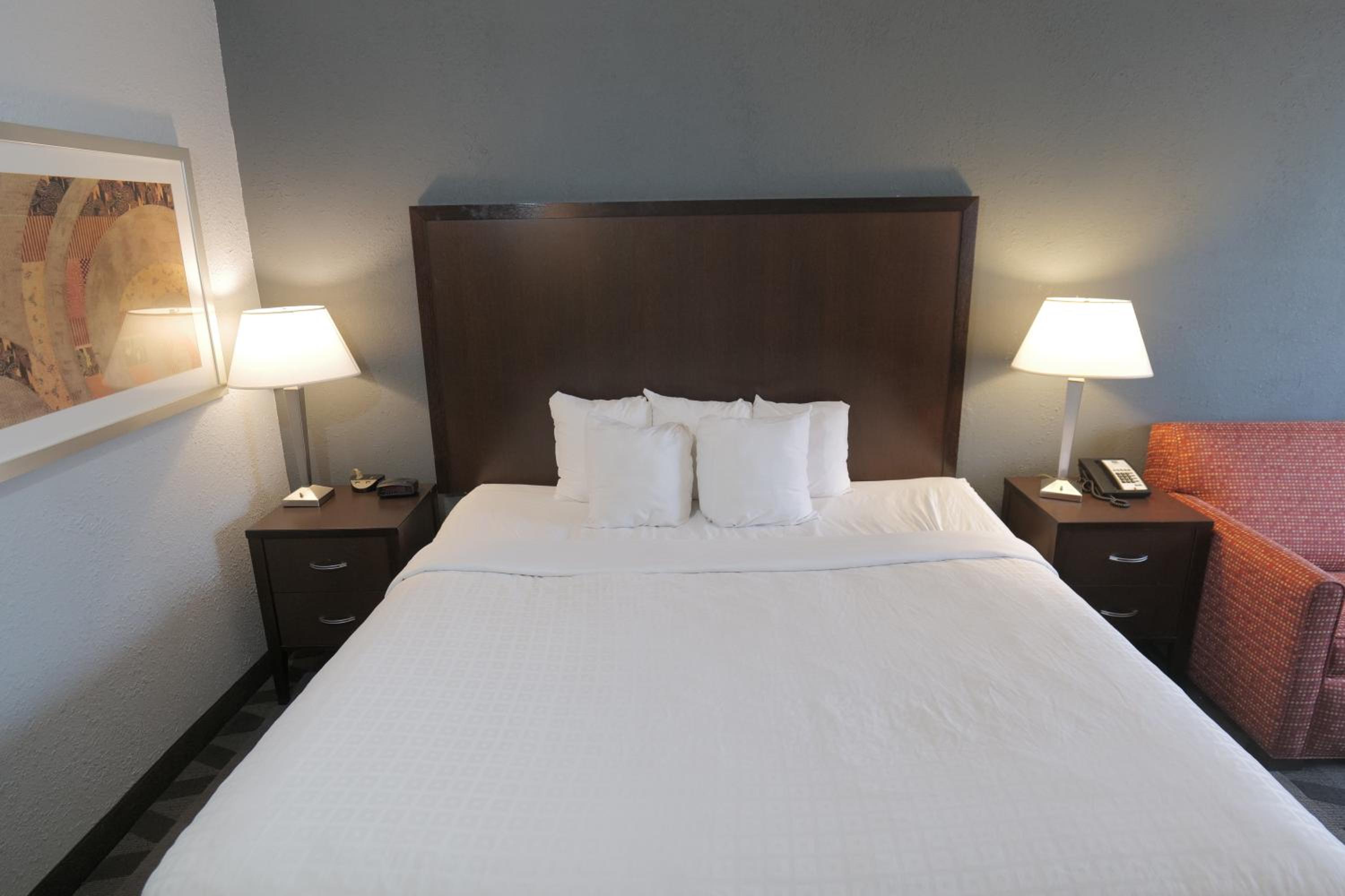 Baymont by Wyndham Flint Airport North
