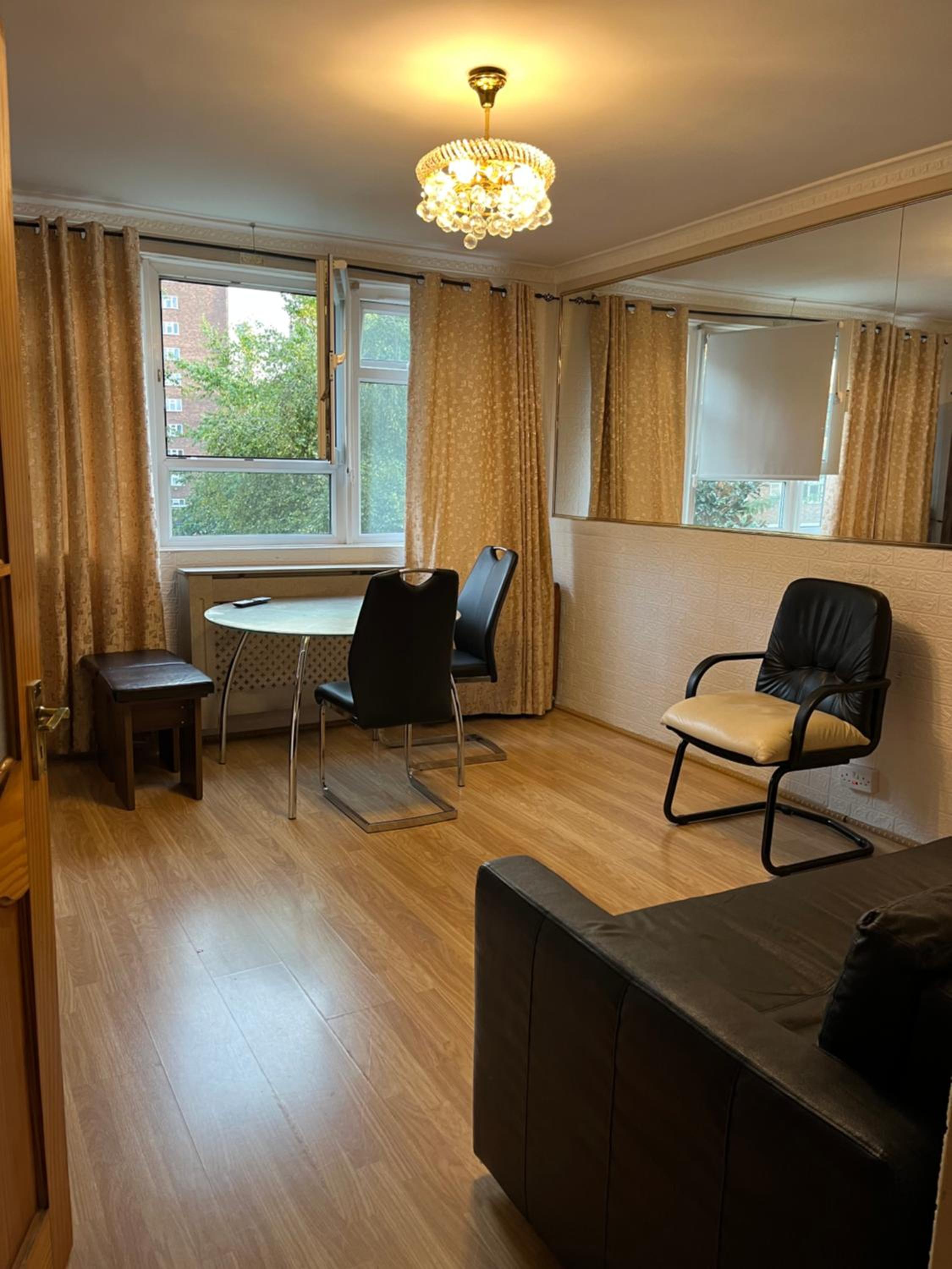 1 Bedroom Flat Close to City with Free Parking Arrangement