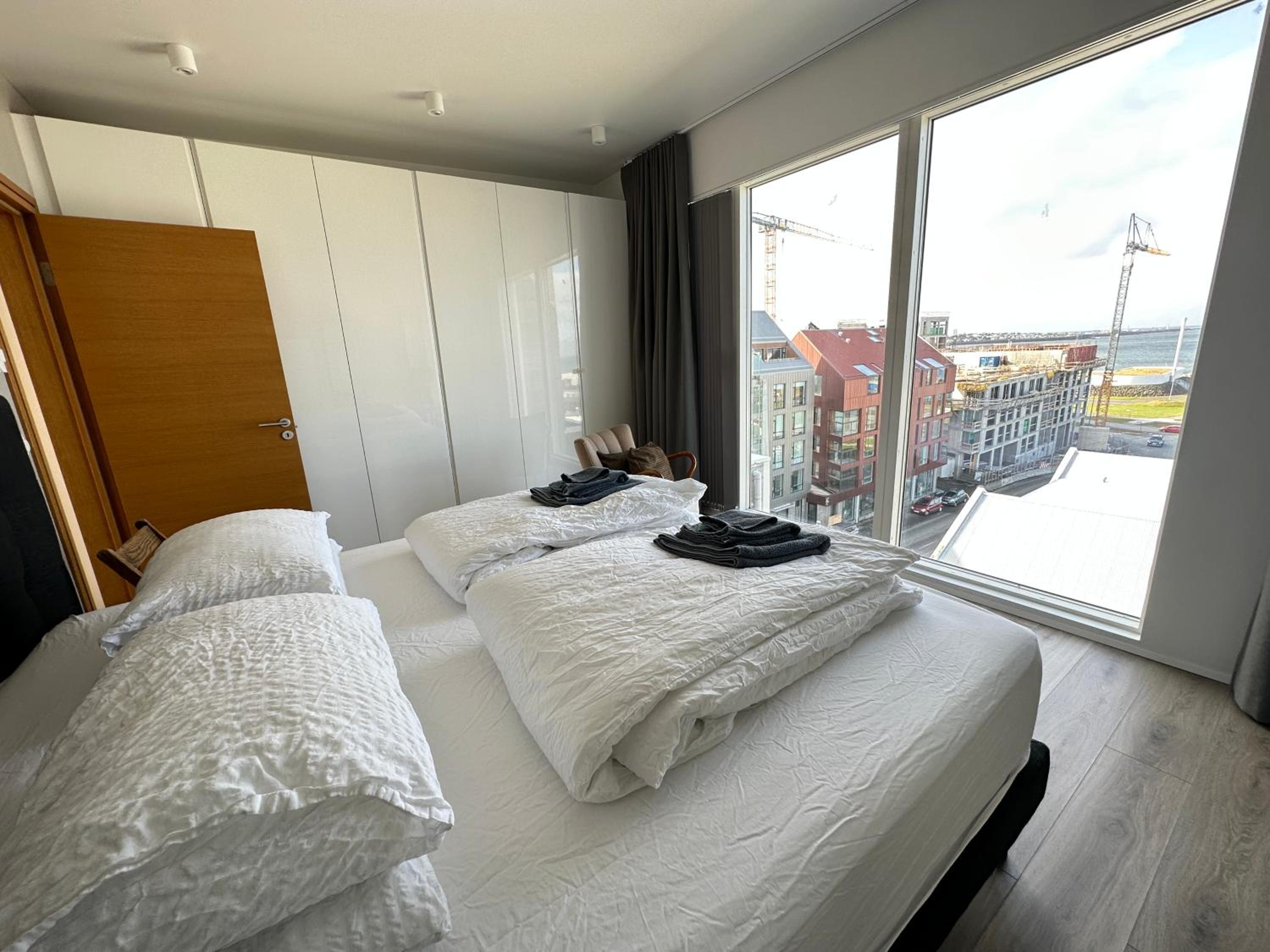 Luxury apartment Mýrargata - Birta Rentals view 3