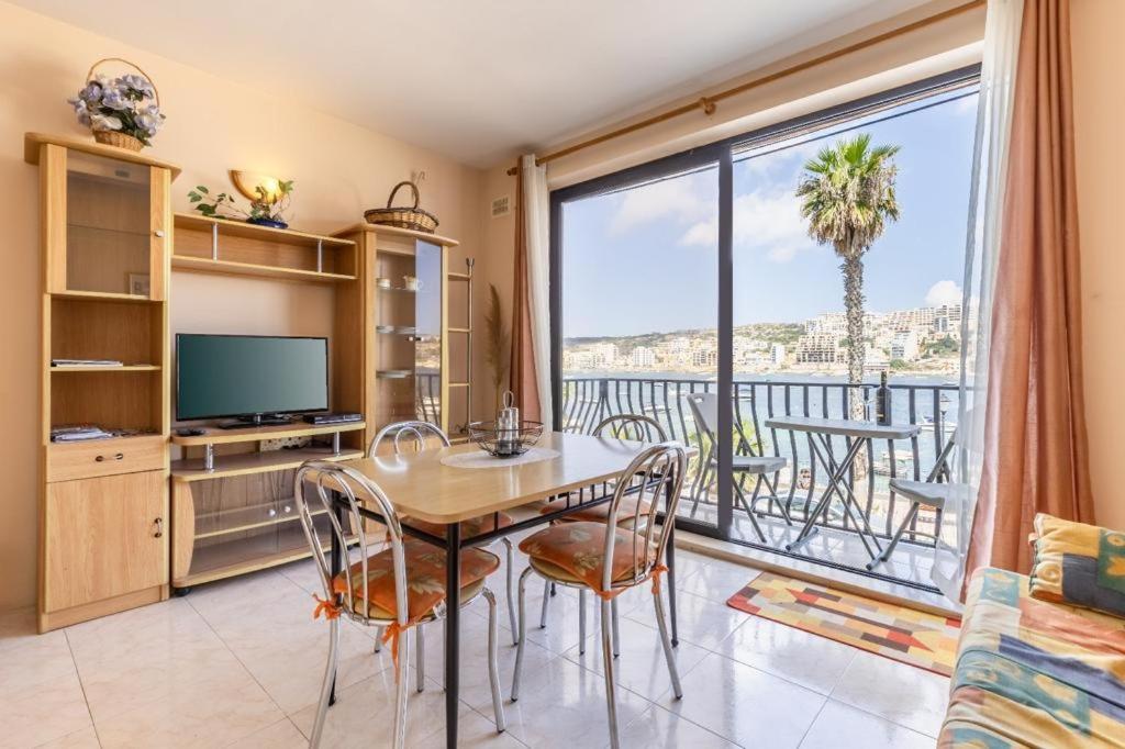 Hotel Lovely Seaview apt at St Paul's Bay - Image 1