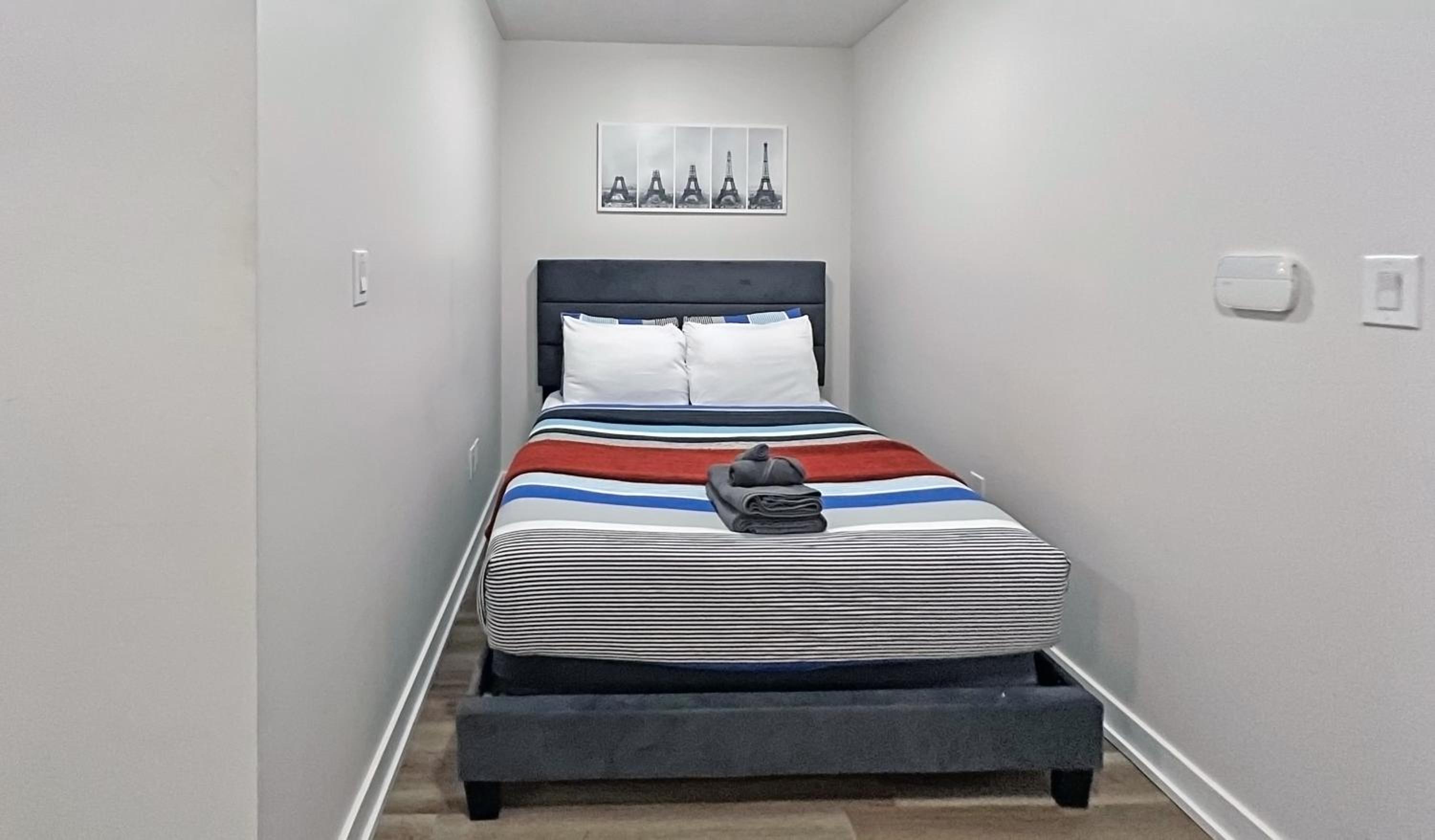 Cozy Condo in Downtown Toronto + Free Parking