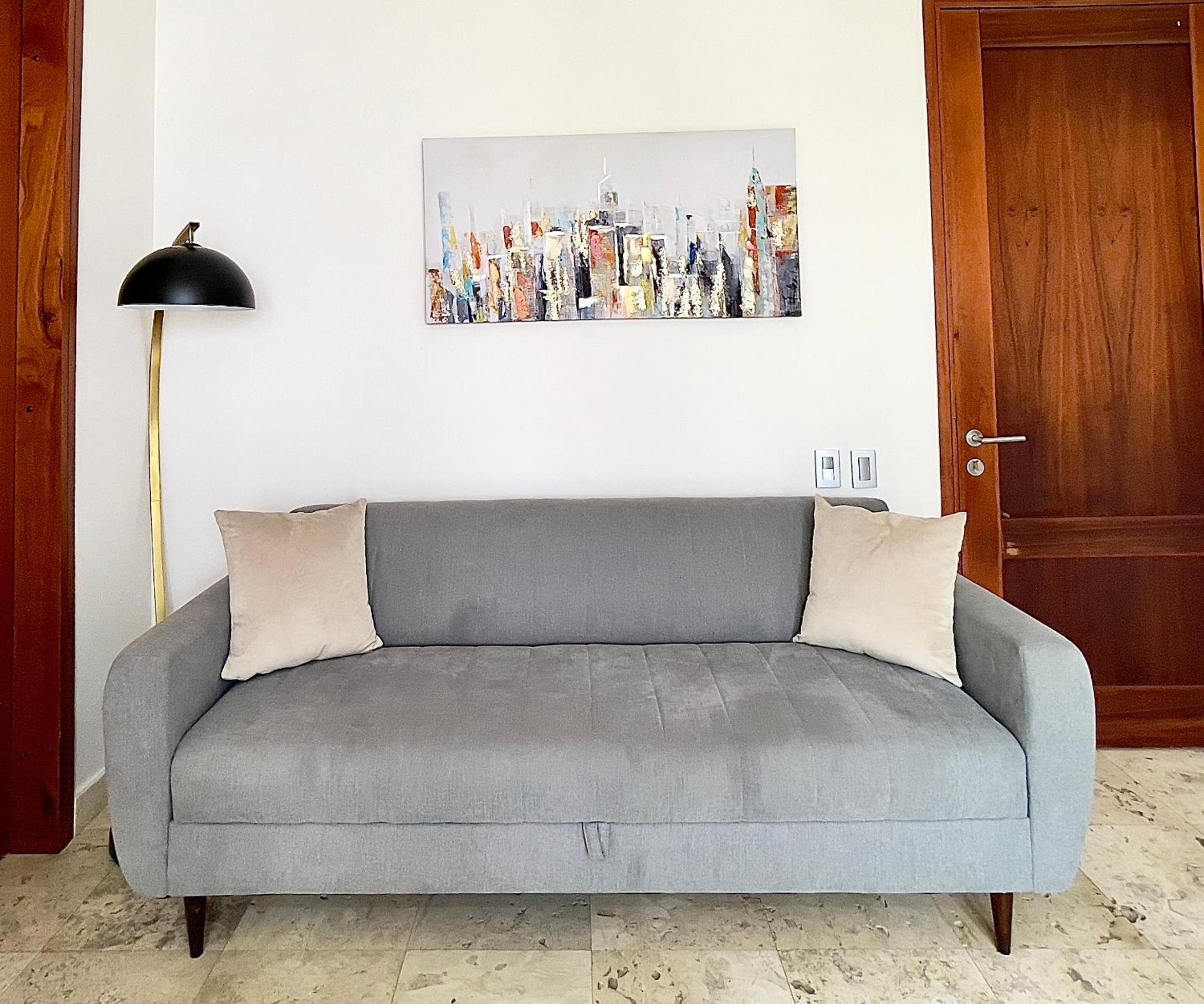 1BR Modern in Old City in Colonial Building