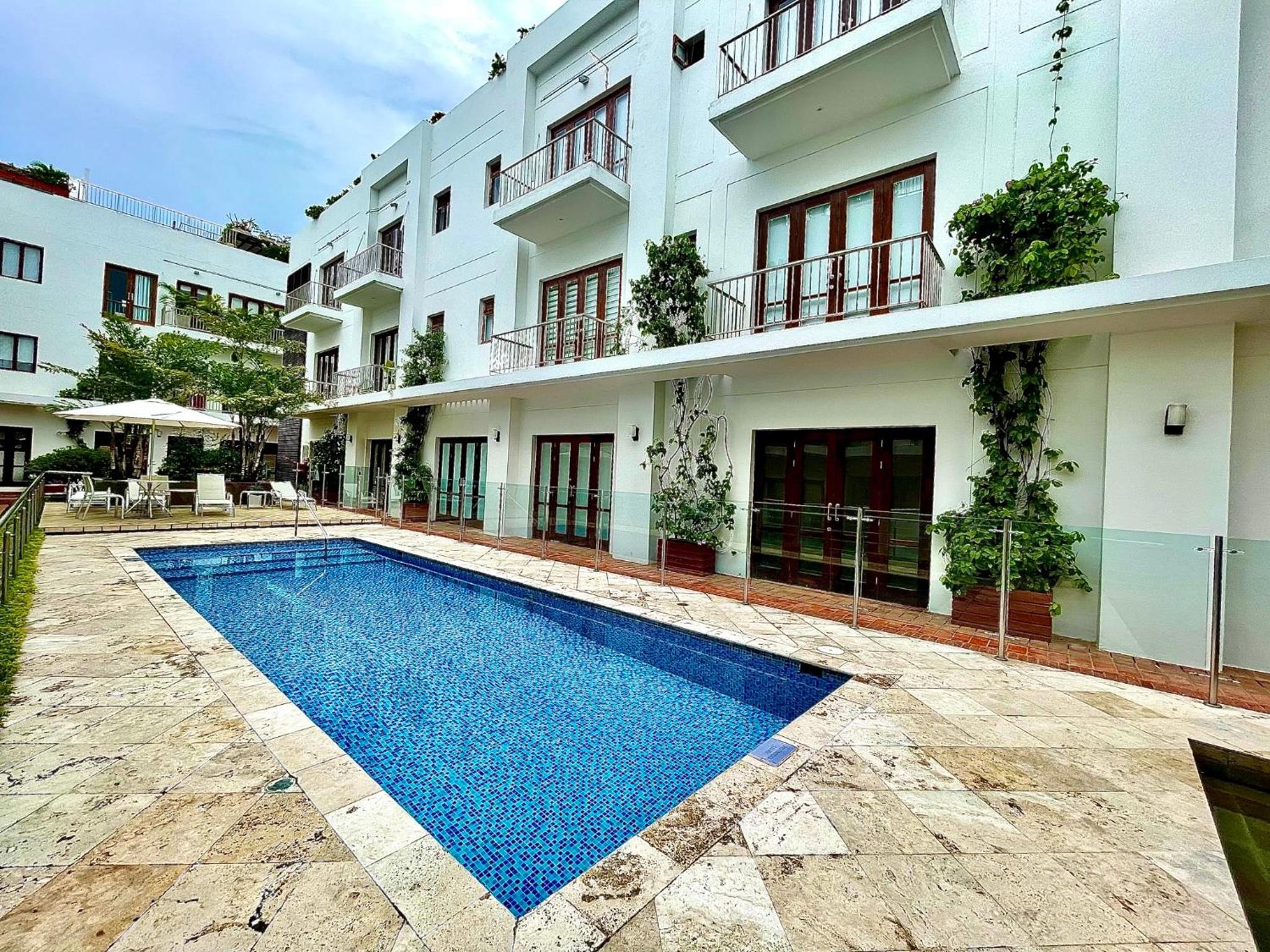 1BR Modern in Old City in Colonial Building