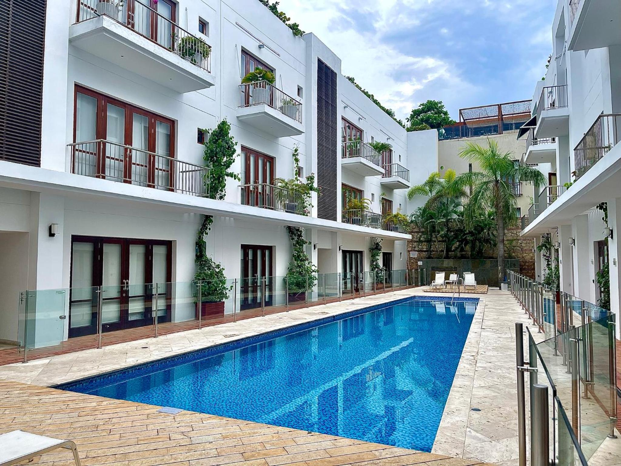 1BR Modern in Old City in Colonial Building