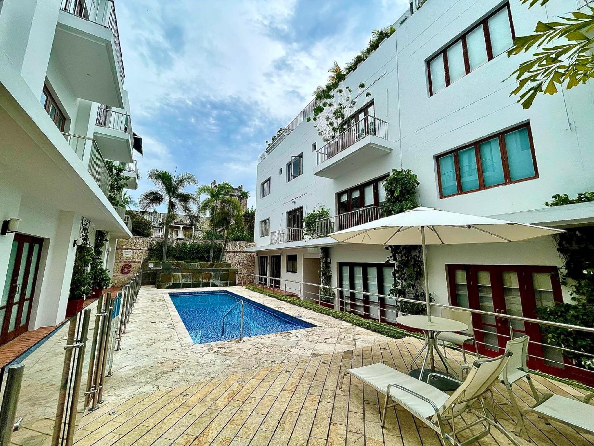 1BR Modern in Old City in Colonial Building
