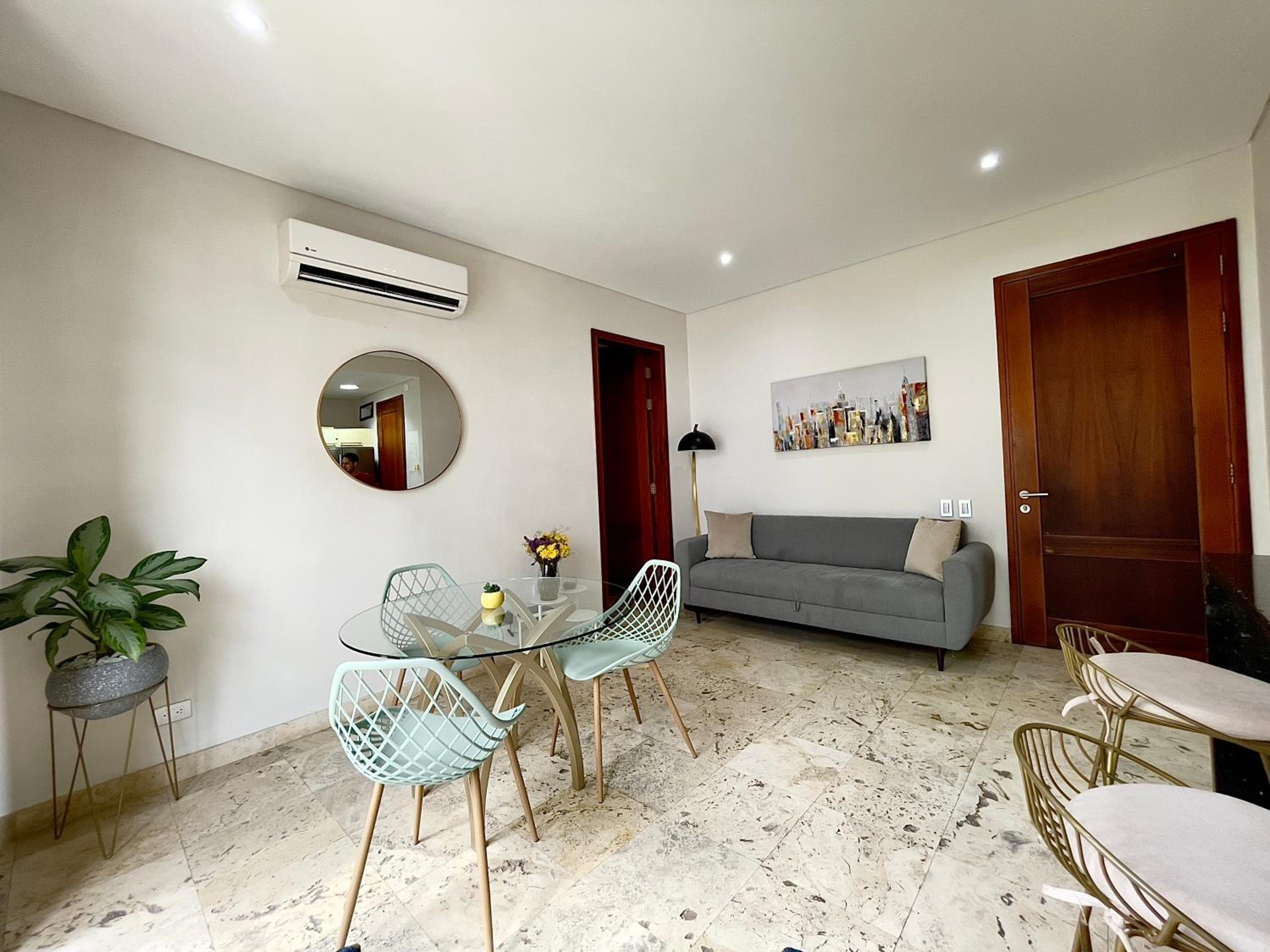 1BR Modern in Old City in Colonial Building