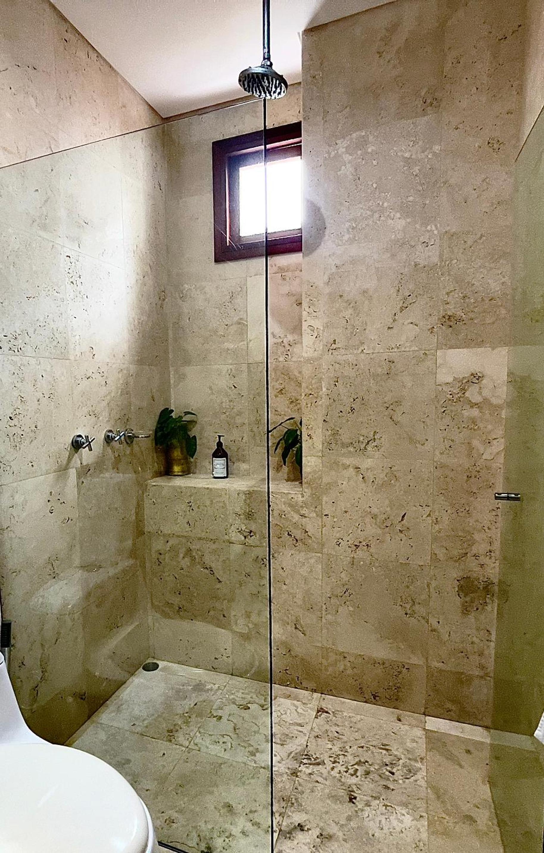 1BR Modern in Old City in Colonial Building