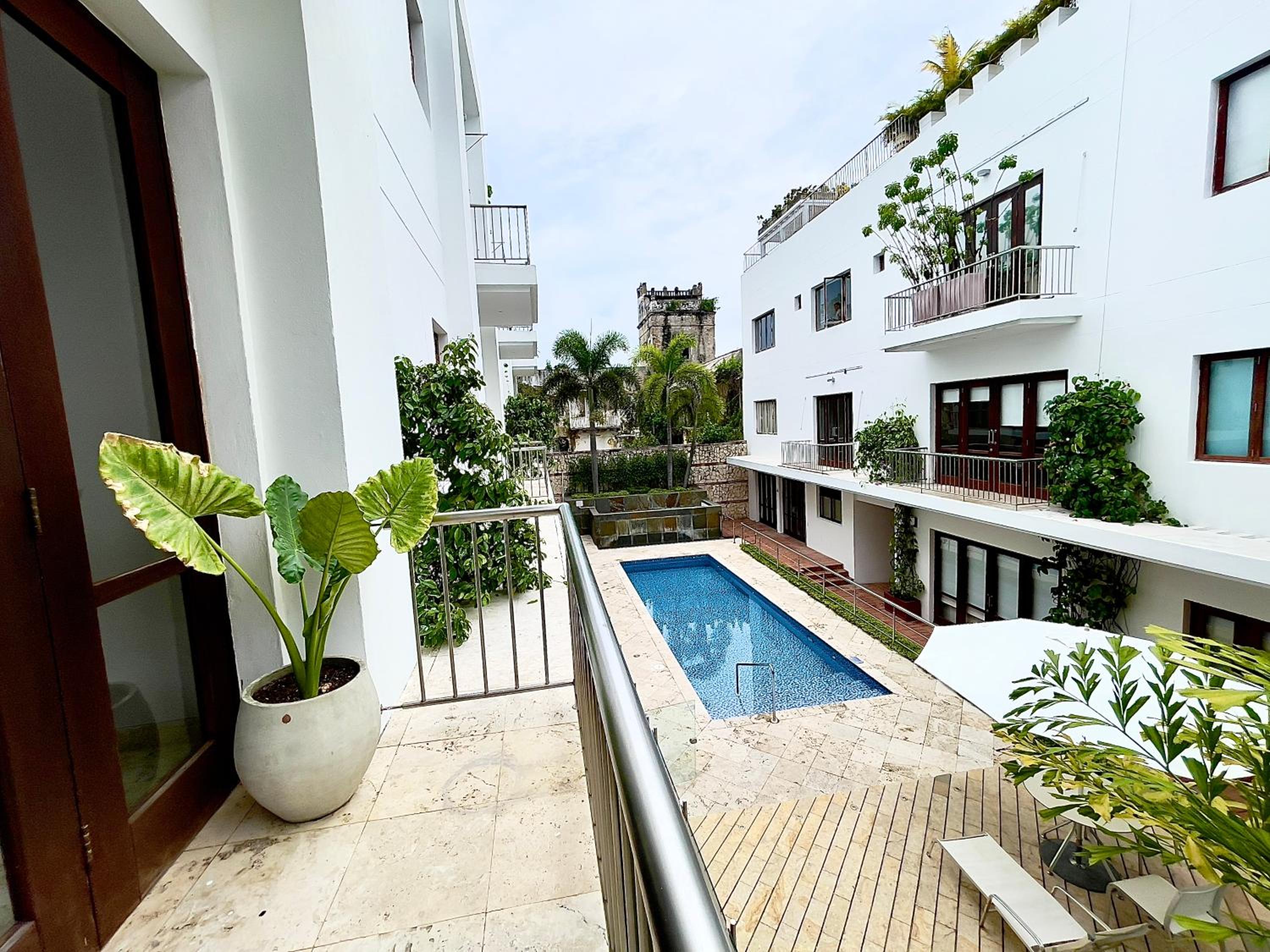1BR Modern in Old City in Colonial Building
