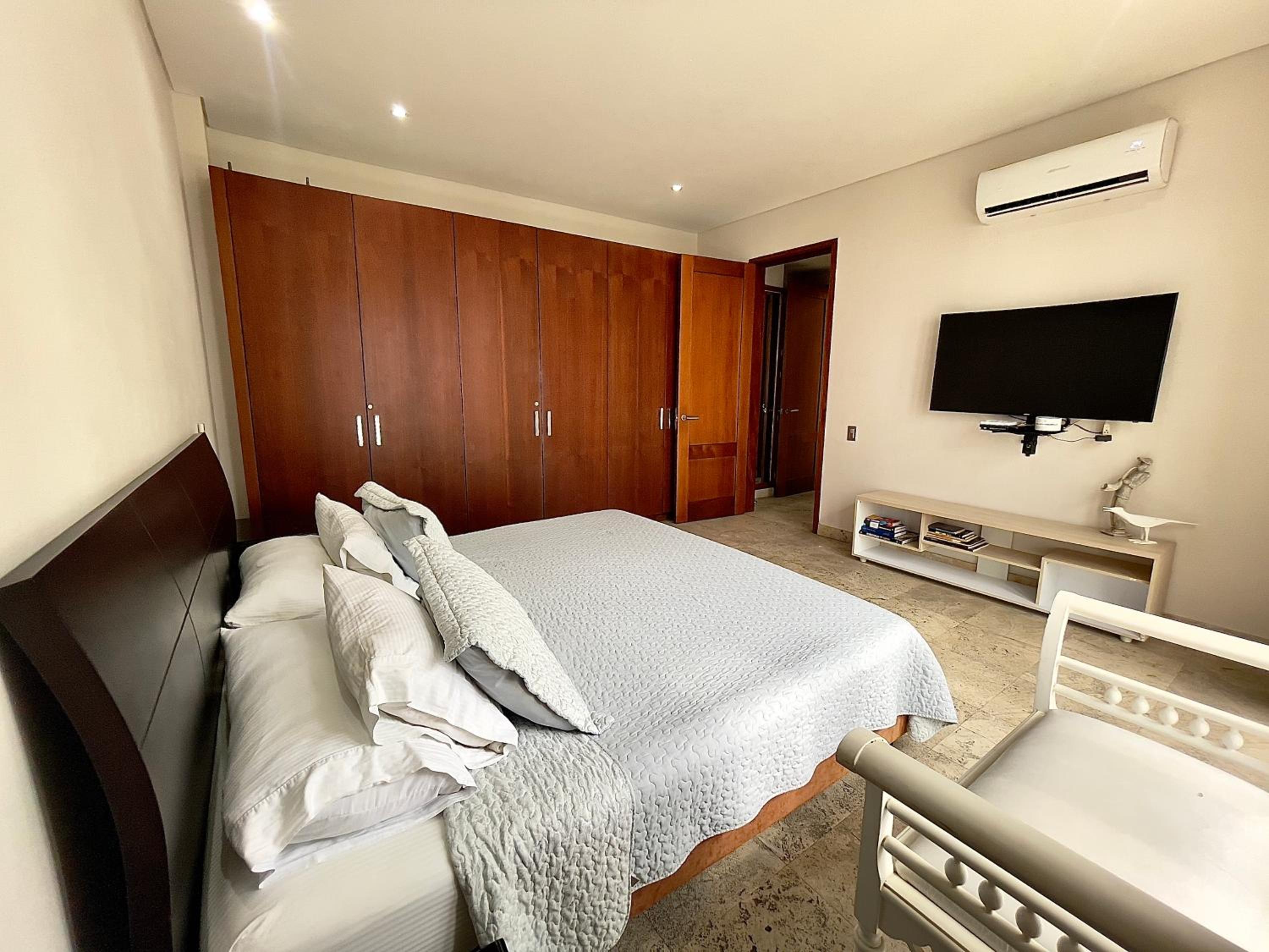 1BR Modern in Old City in Colonial Building