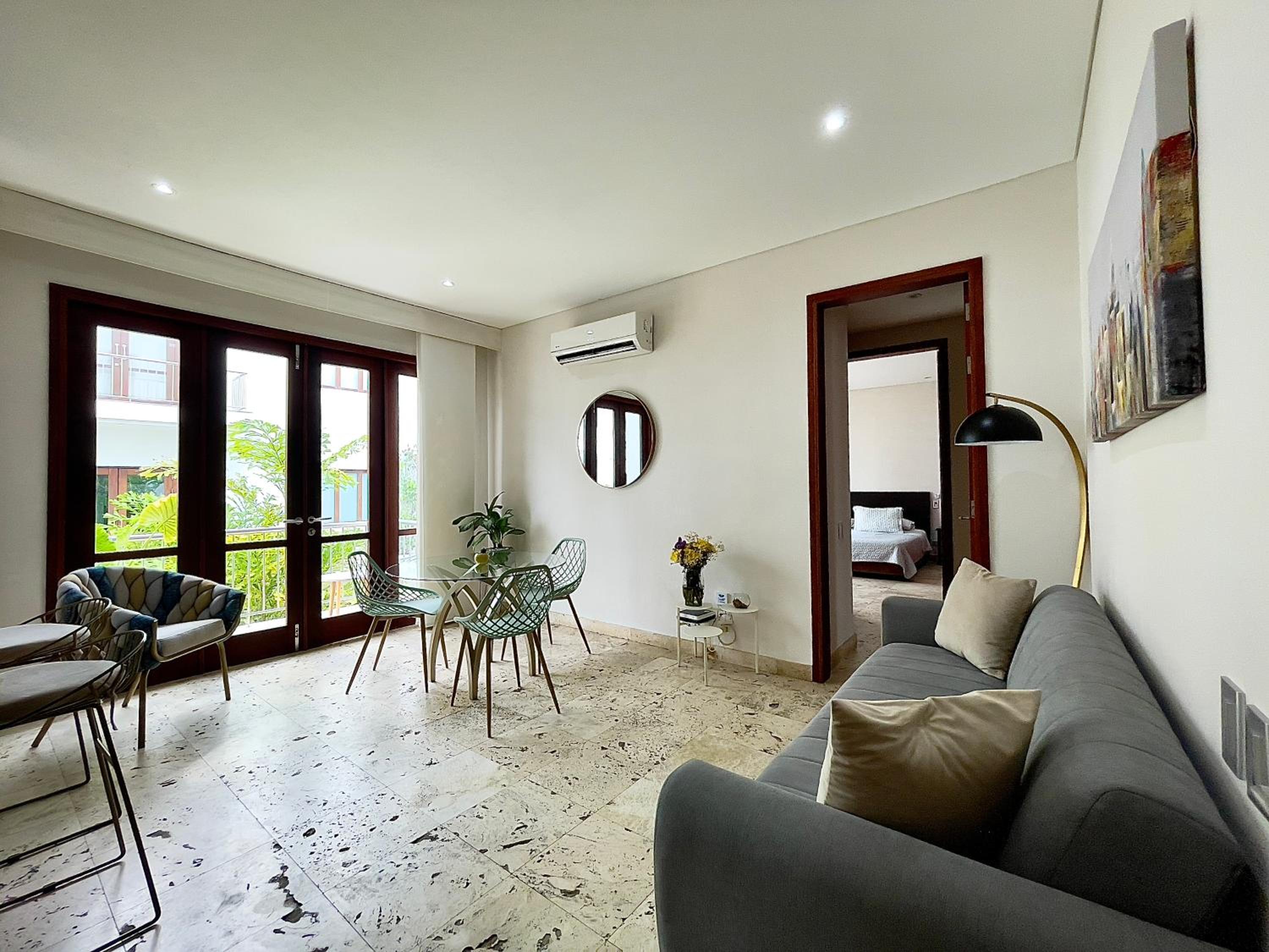 1BR Modern in Old City in Colonial Building