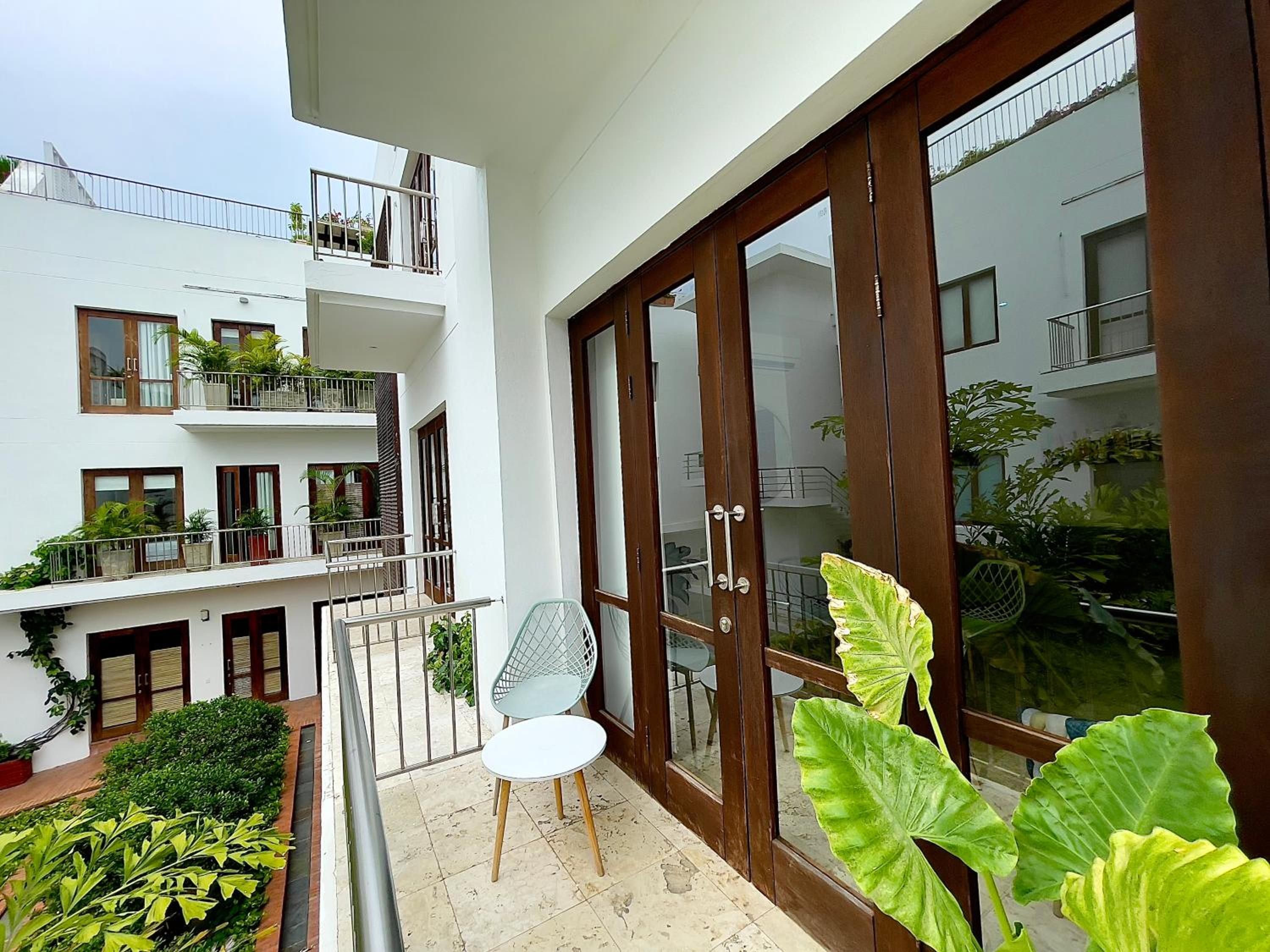 1BR Modern in Old City in Colonial Building