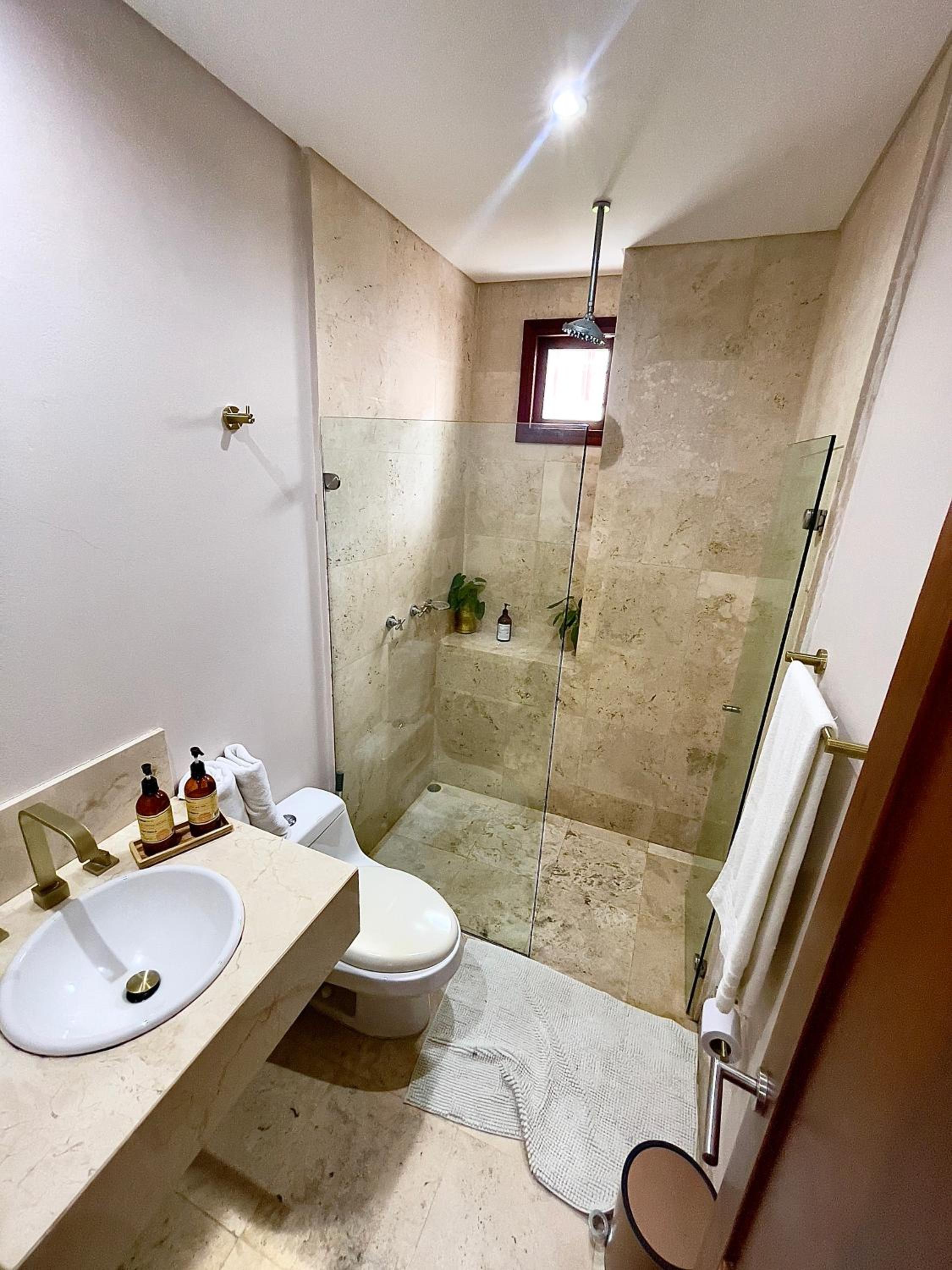1BR Modern in Old City in Colonial Building