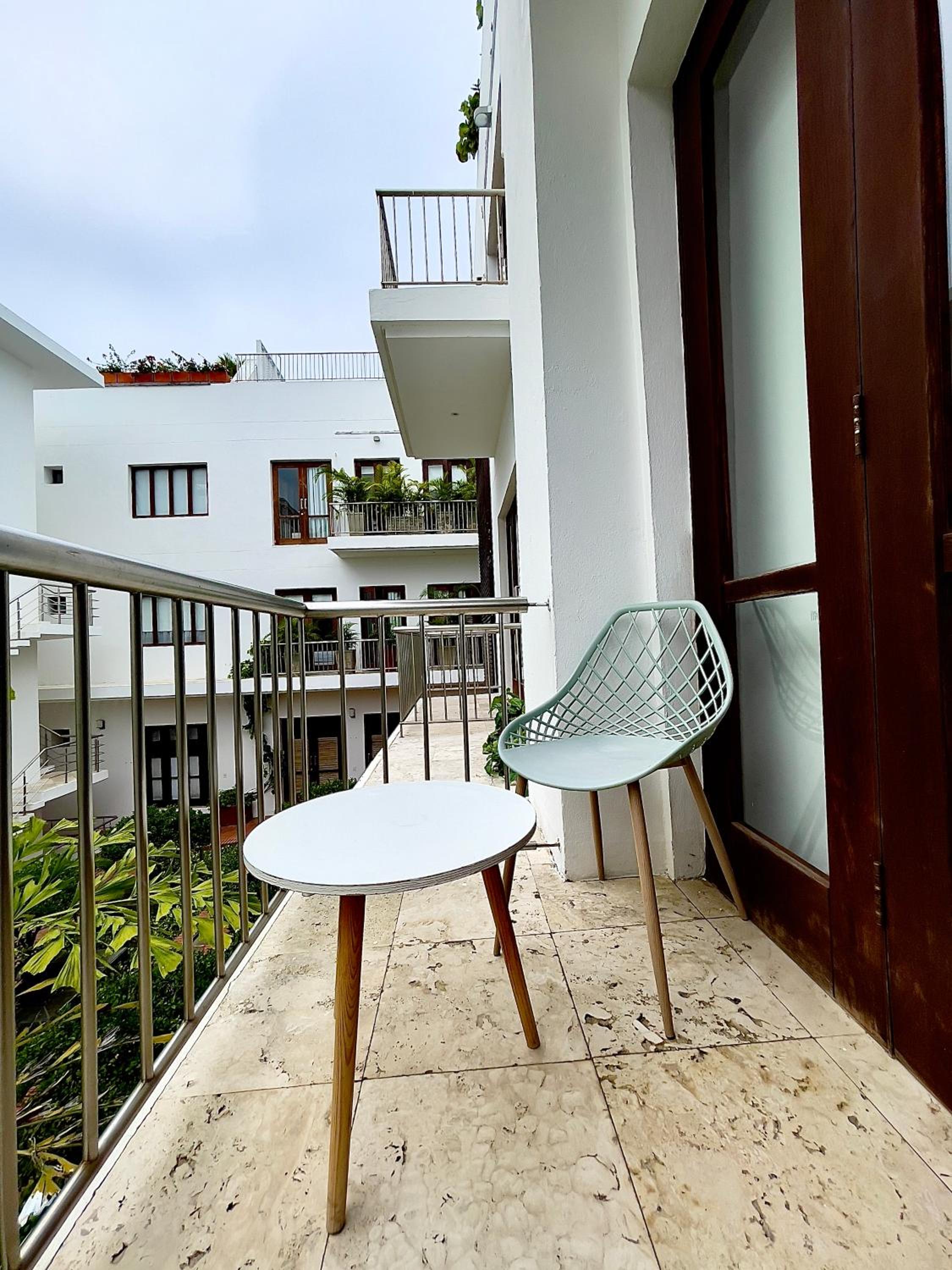 1BR Modern in Old City in Colonial Building