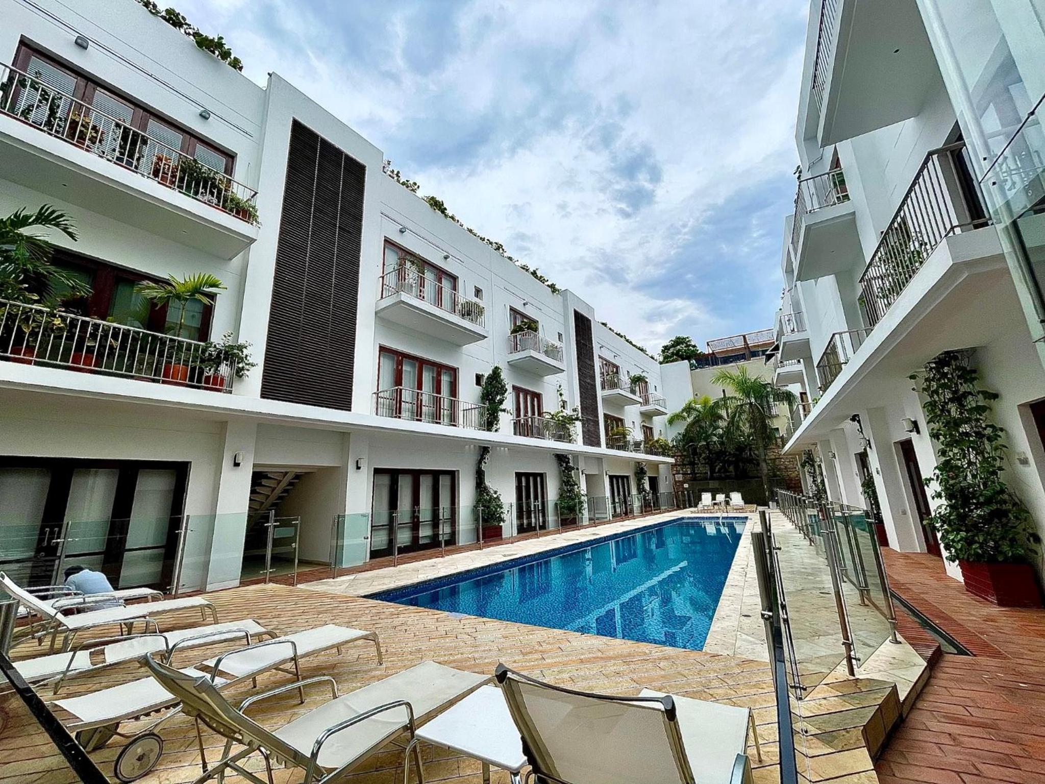 1BR Modern in Old City in Colonial Building