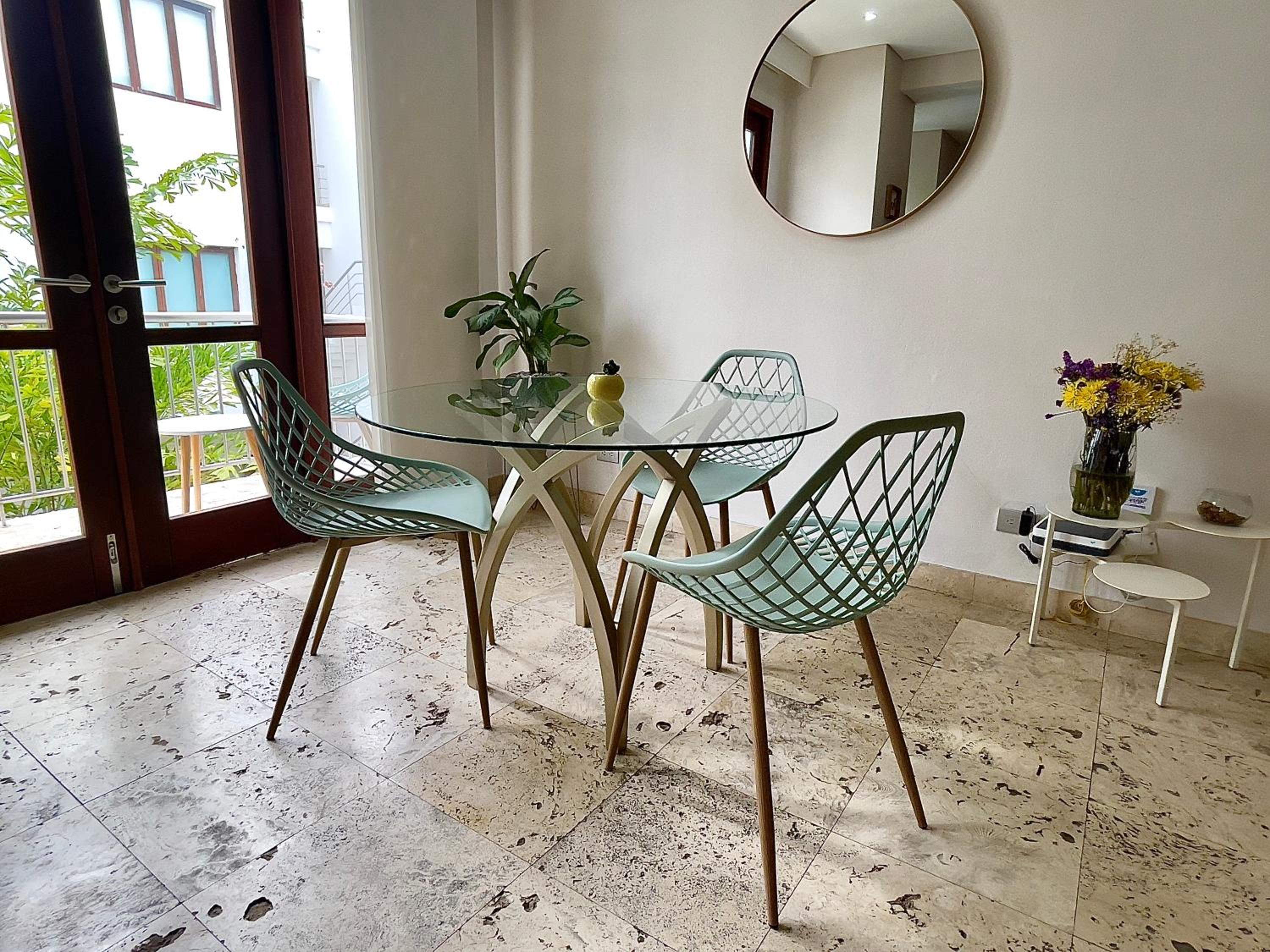 1BR Modern in Old City in Colonial Building