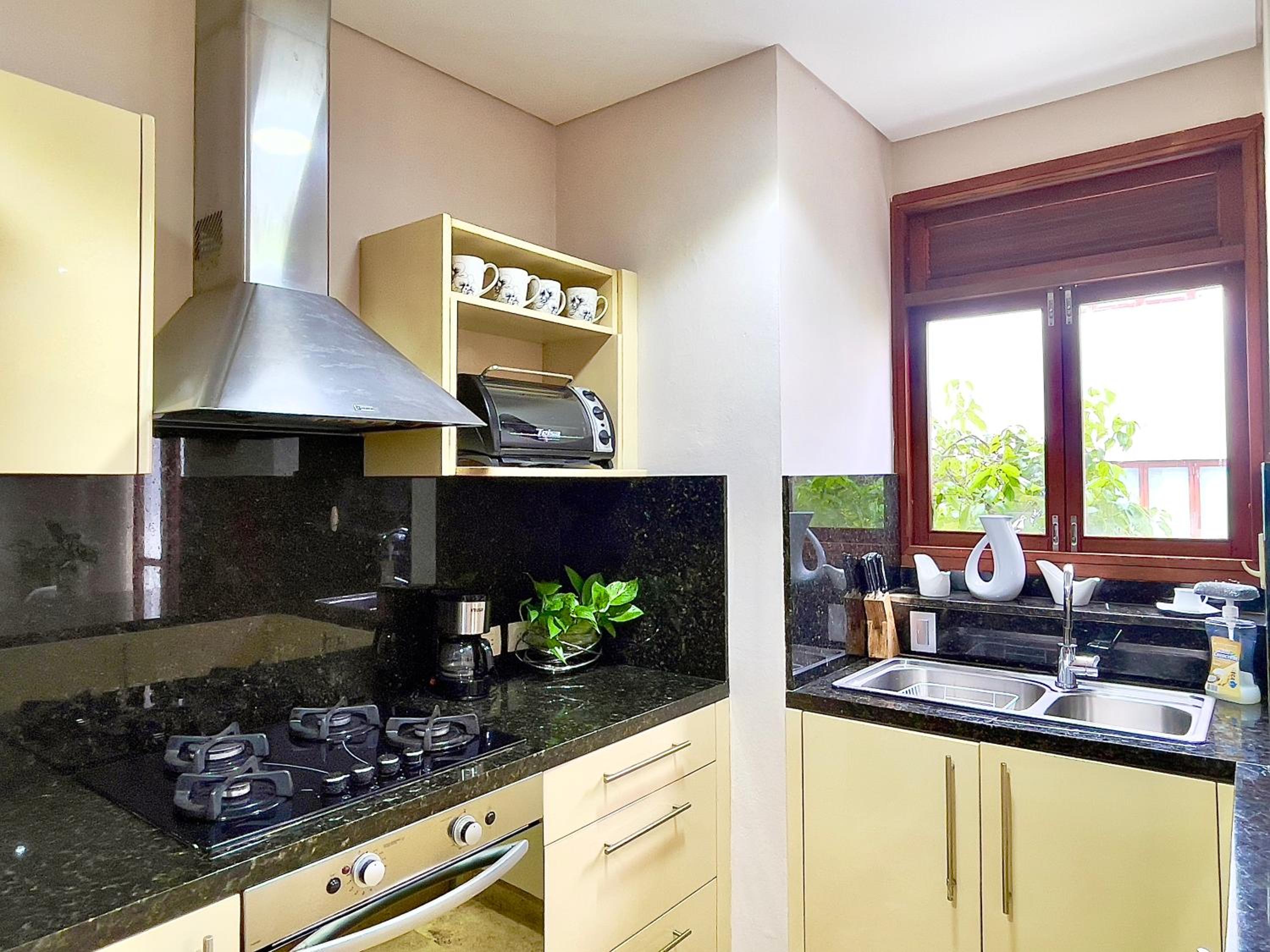 1BR Modern in Old City in Colonial Building