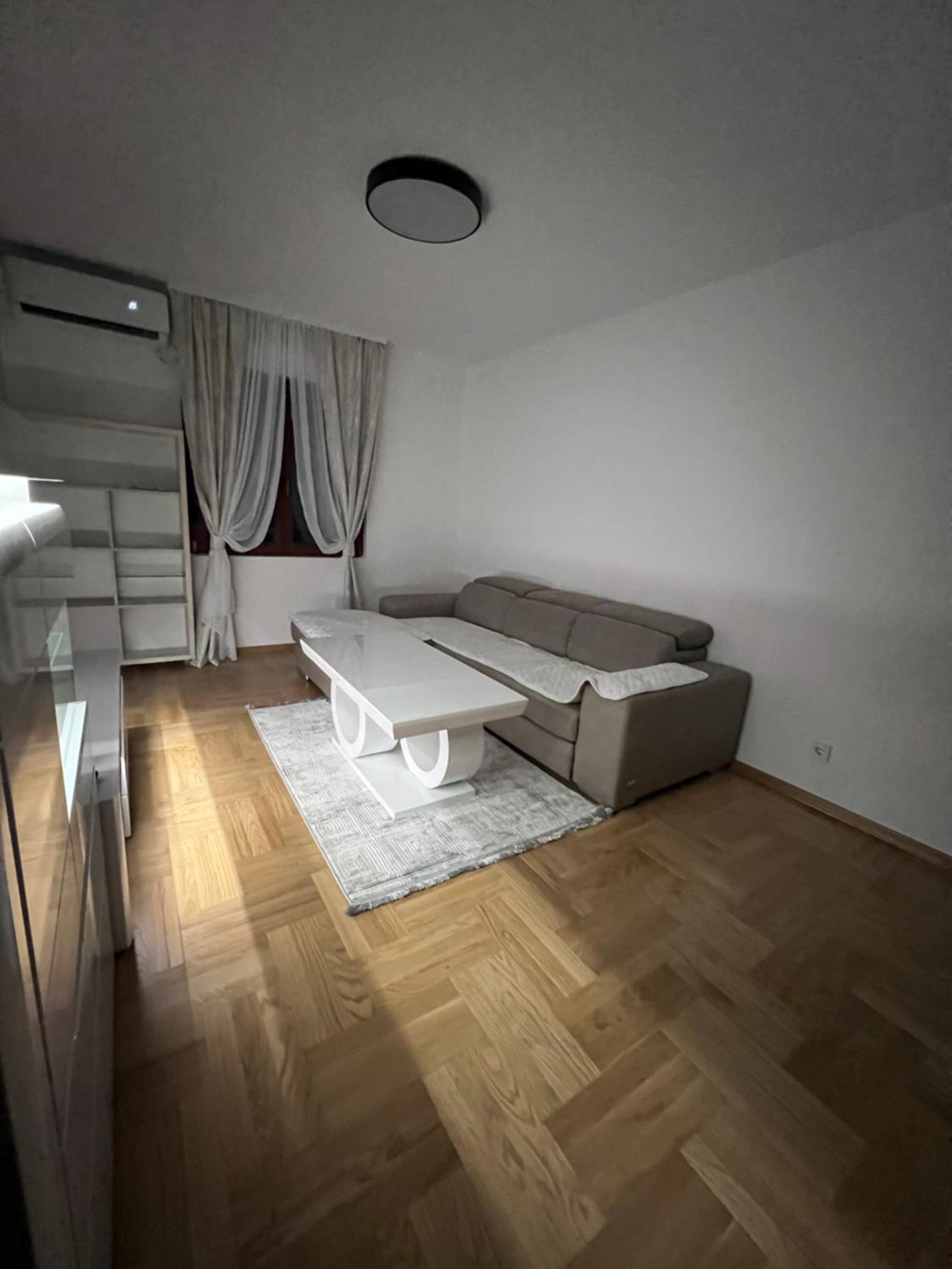 Apartment Met view 2