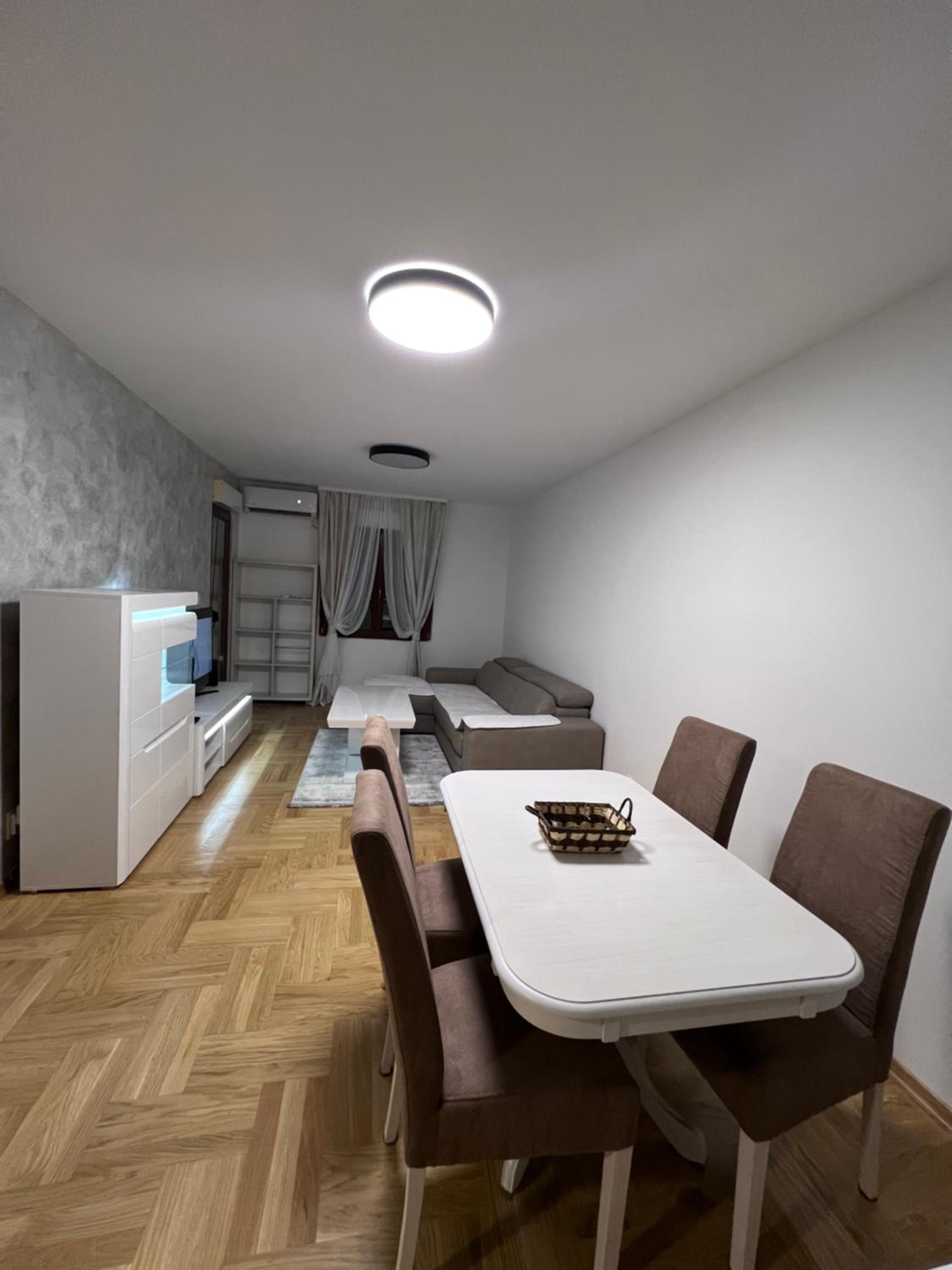 Apartment Met view 4