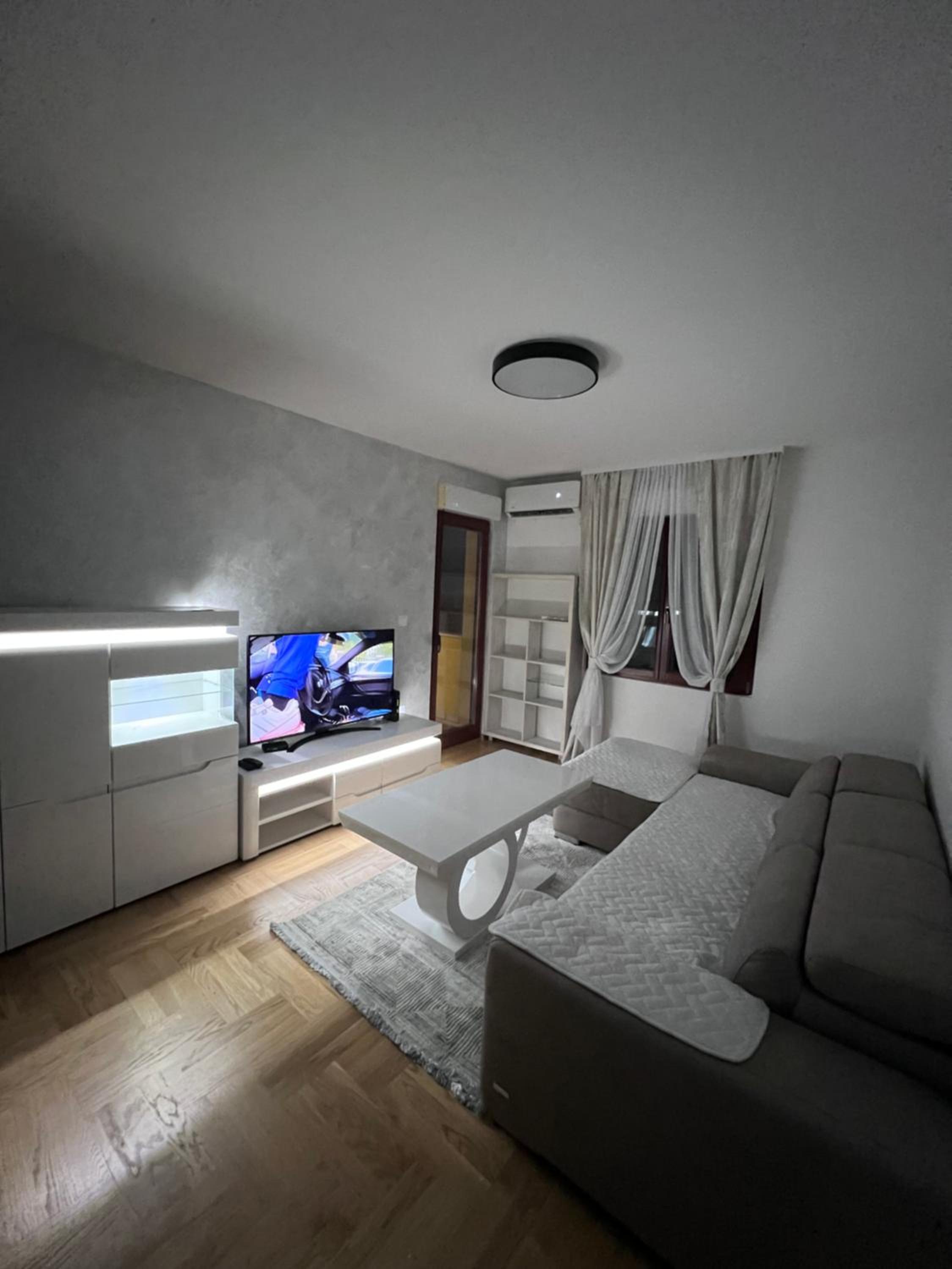 Apartment Met view 3