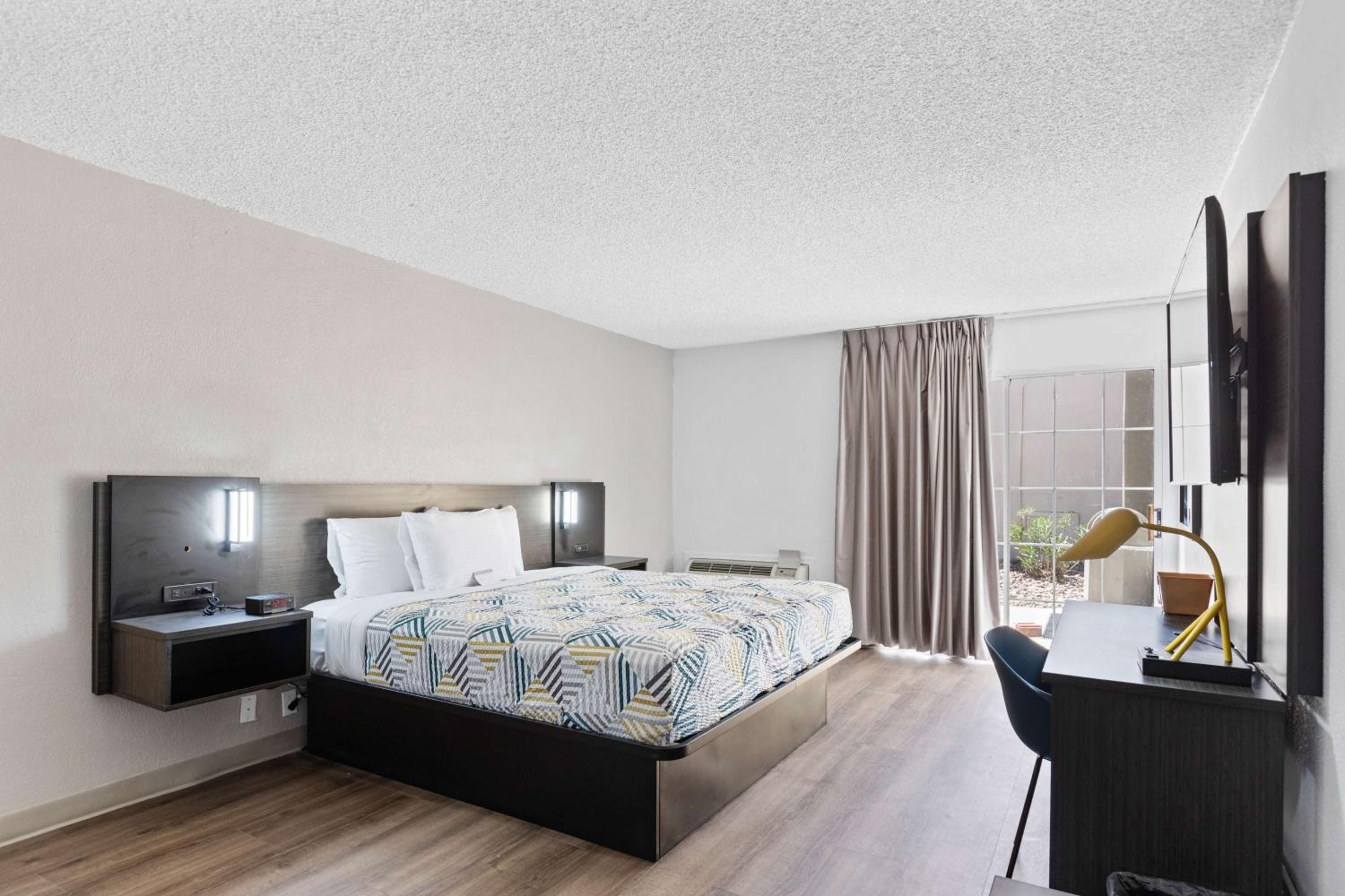 Pecos Vacations - Motel 6 Pecos TX - Property Image 15