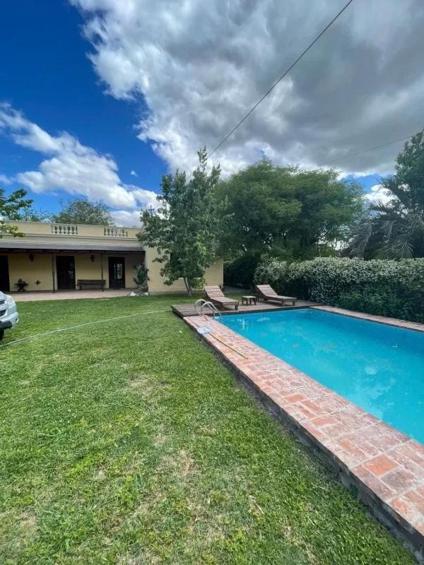 Casa Quinta con Pileta en mercedes. 6 personas