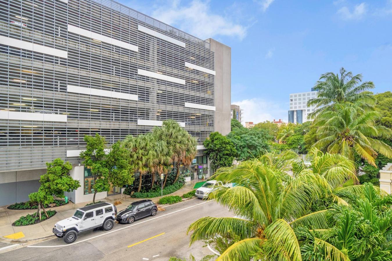 Lovely Unit Mins from Wynwood with Free Parking