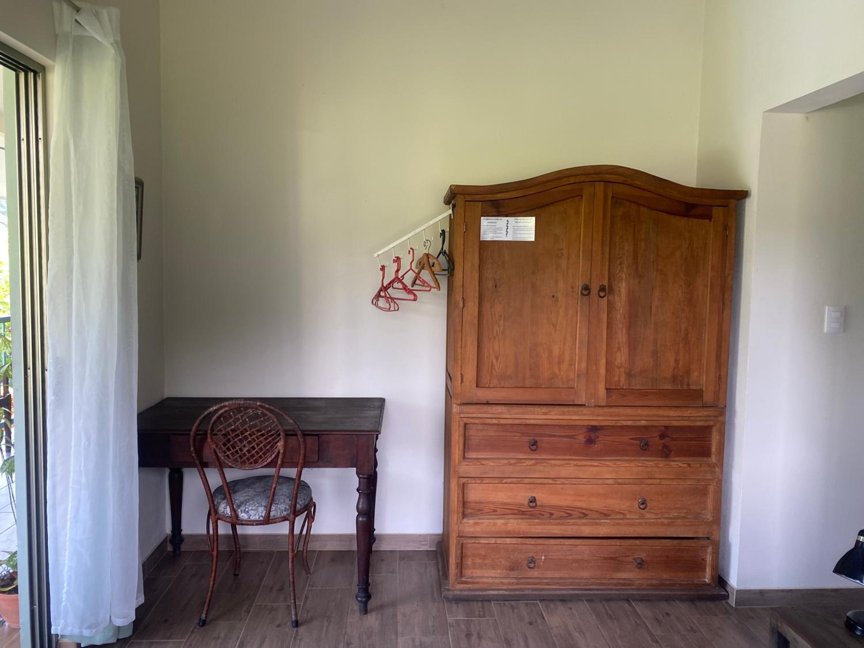 Apartamento con Terraza y Vista al Jardín