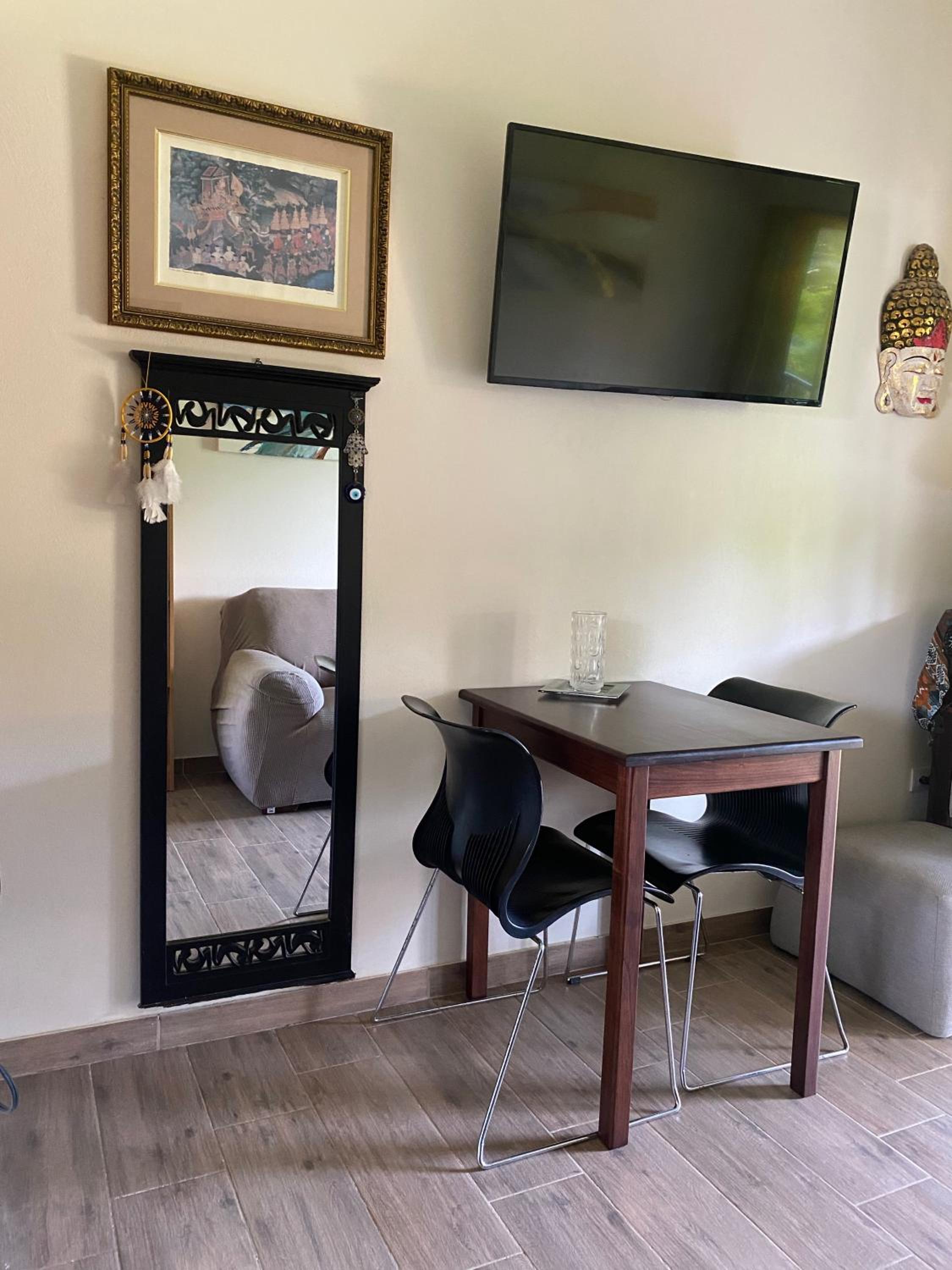 Apartamento con Terraza y Vista al Jardín