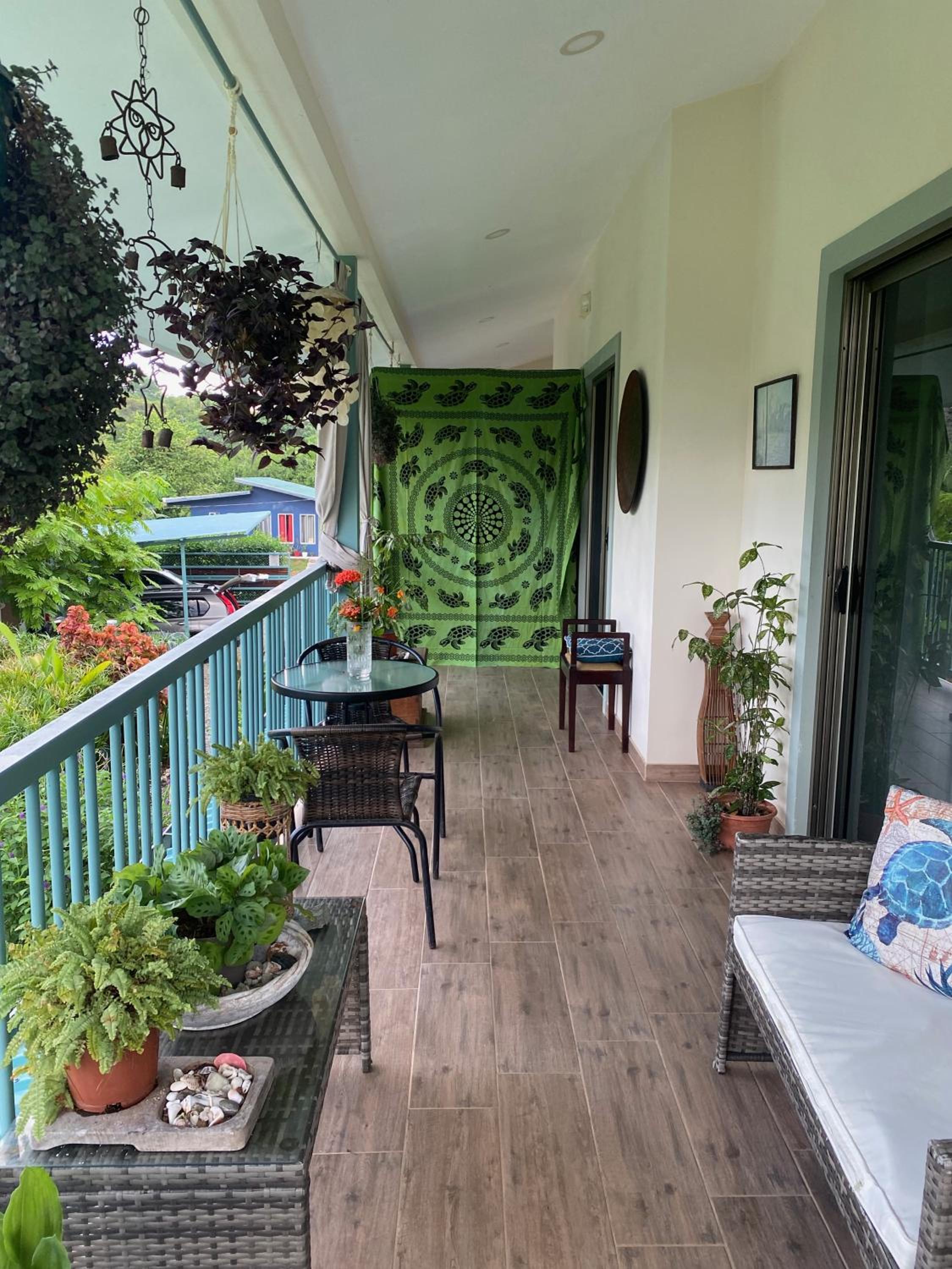 Apartamento con Terraza y Vista al Jardín