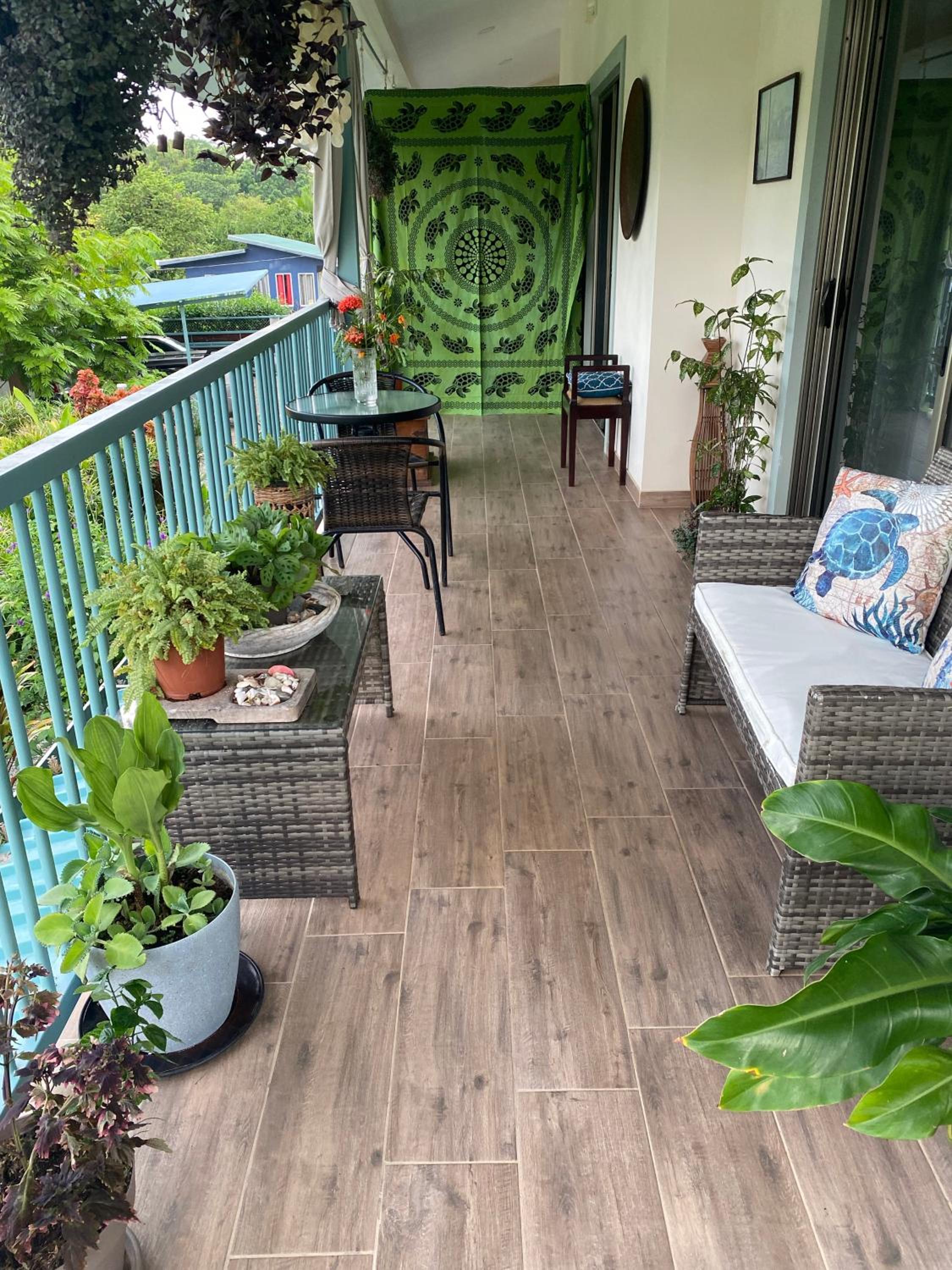 Apartamento con Terraza y Vista al Jardín