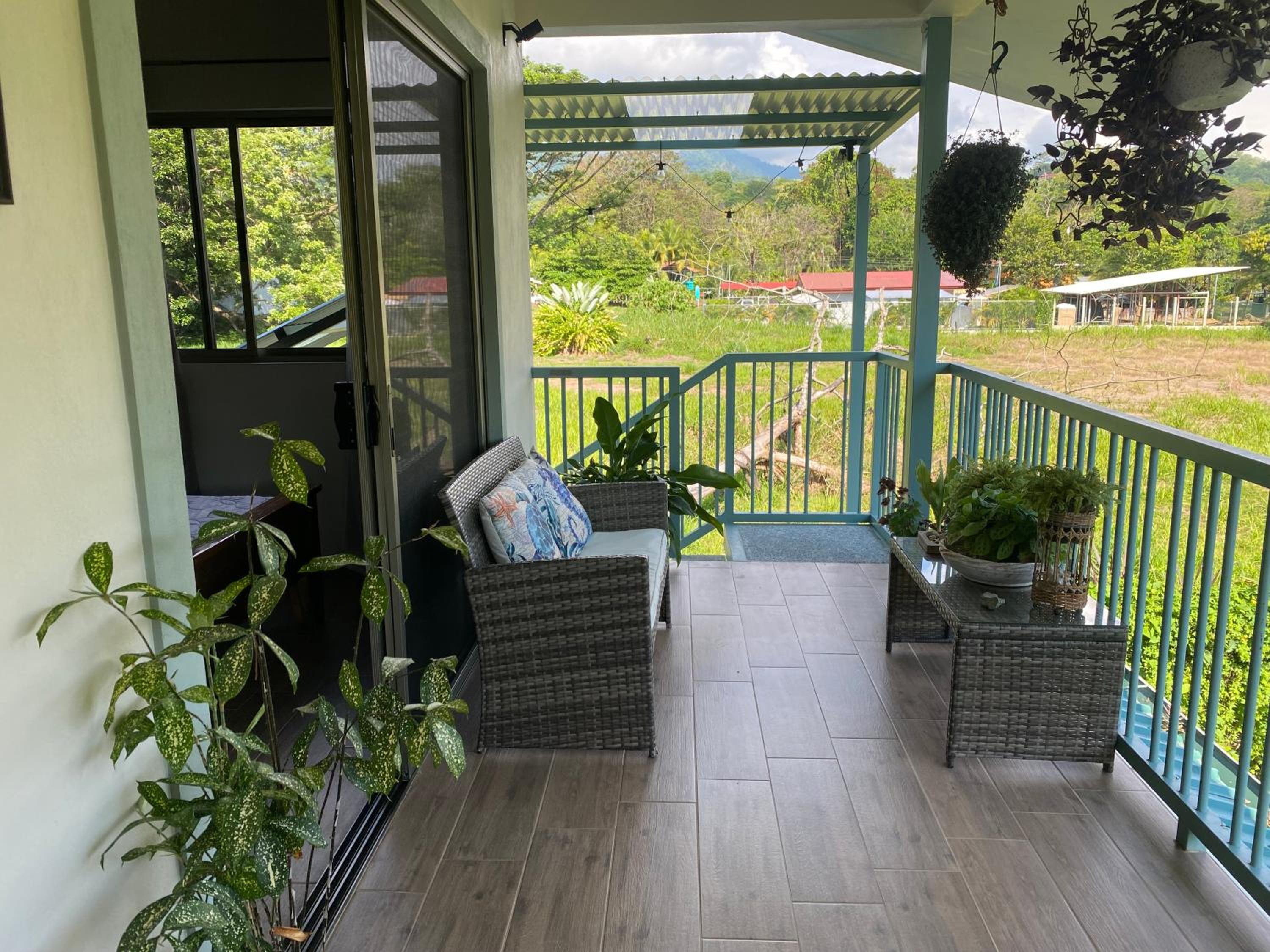 Apartamento con Terraza y Vista al Jardín