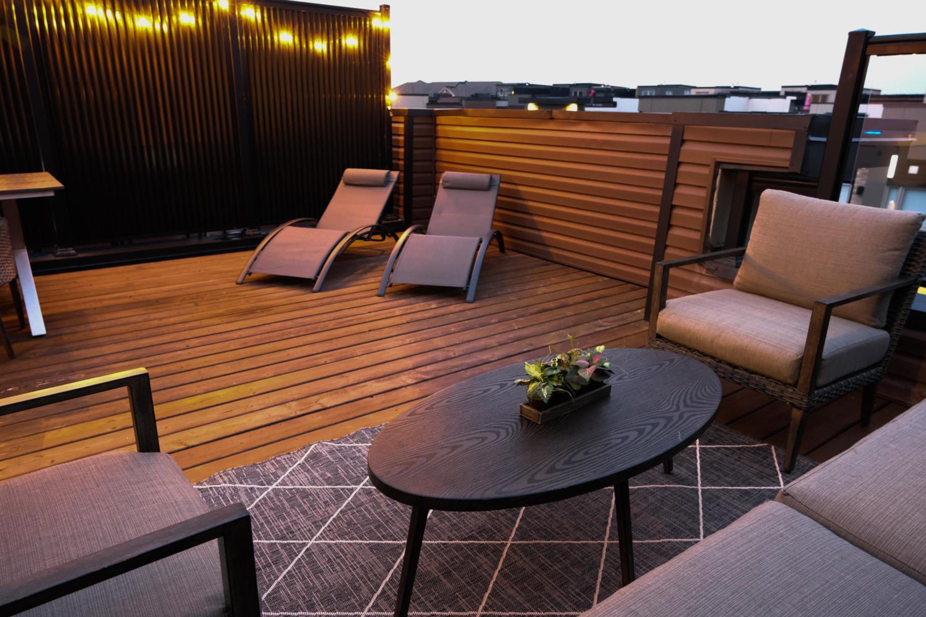 Modern Executive Townhome w/ Rooftop Hot Tub Oasis