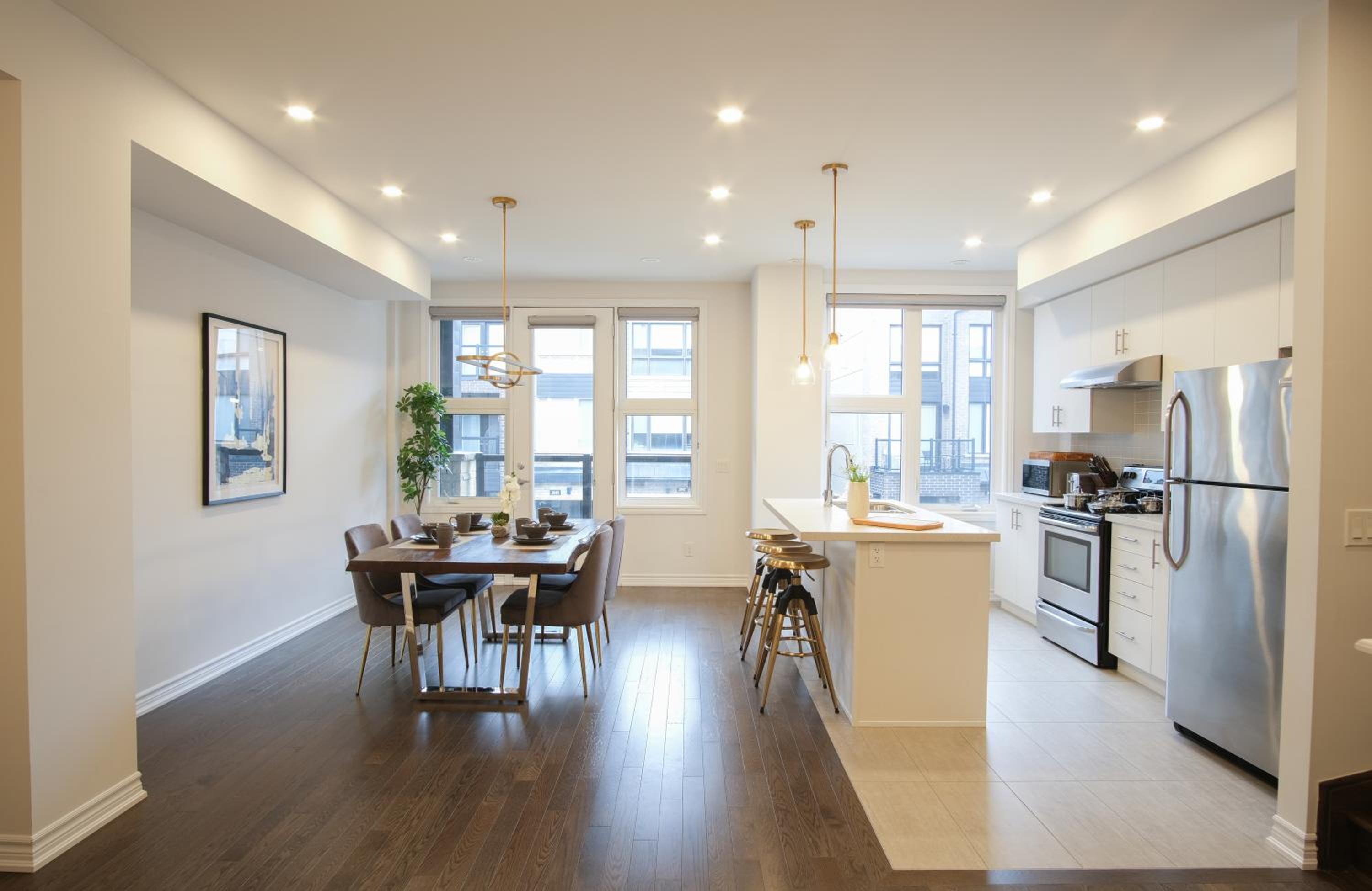 Modern Executive Townhome w/ Rooftop Hot Tub Oasis