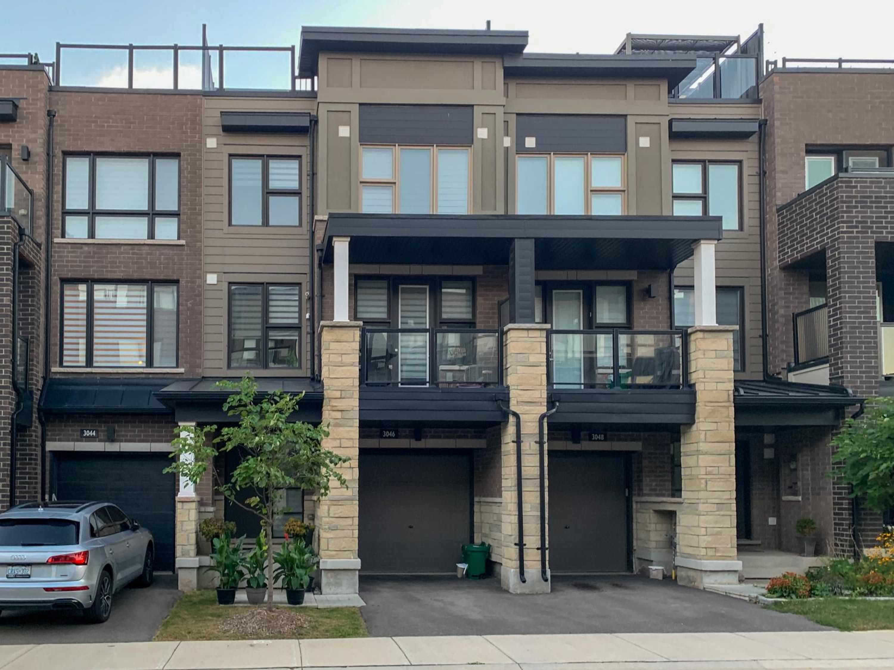 Modern Executive Townhome w/ Rooftop Hot Tub Oasis