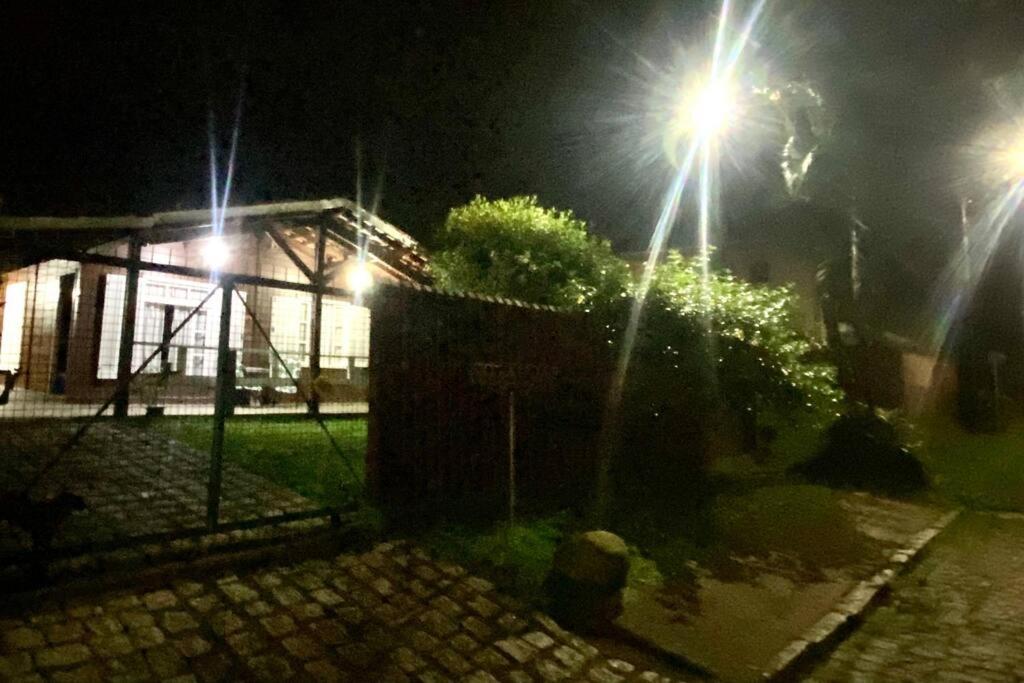 Chalé Flamingo com Piscina Casa inteira em Morretes