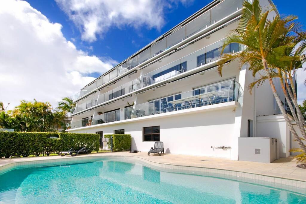 Commodore 5 Modern Waterfront