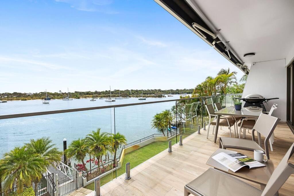 Commodore 5 Modern Waterfront