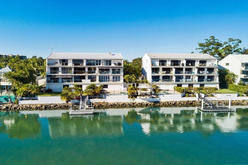 Commodore 5 Modern Waterfront