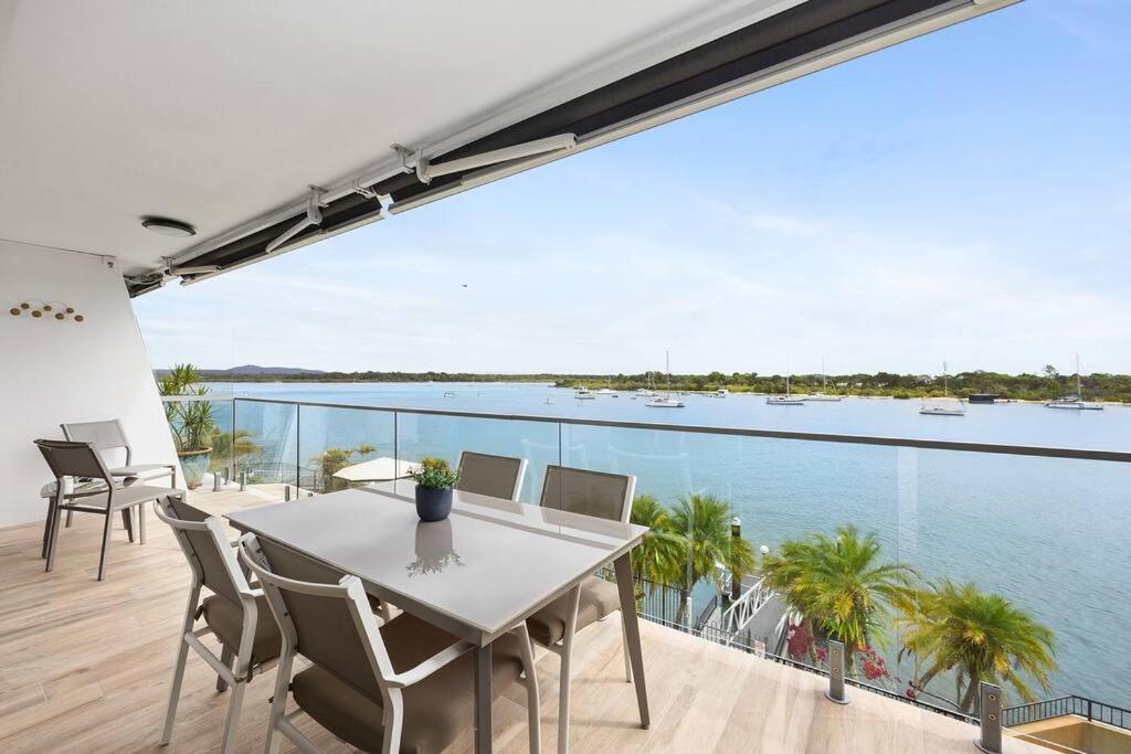 Commodore 5 Modern Waterfront