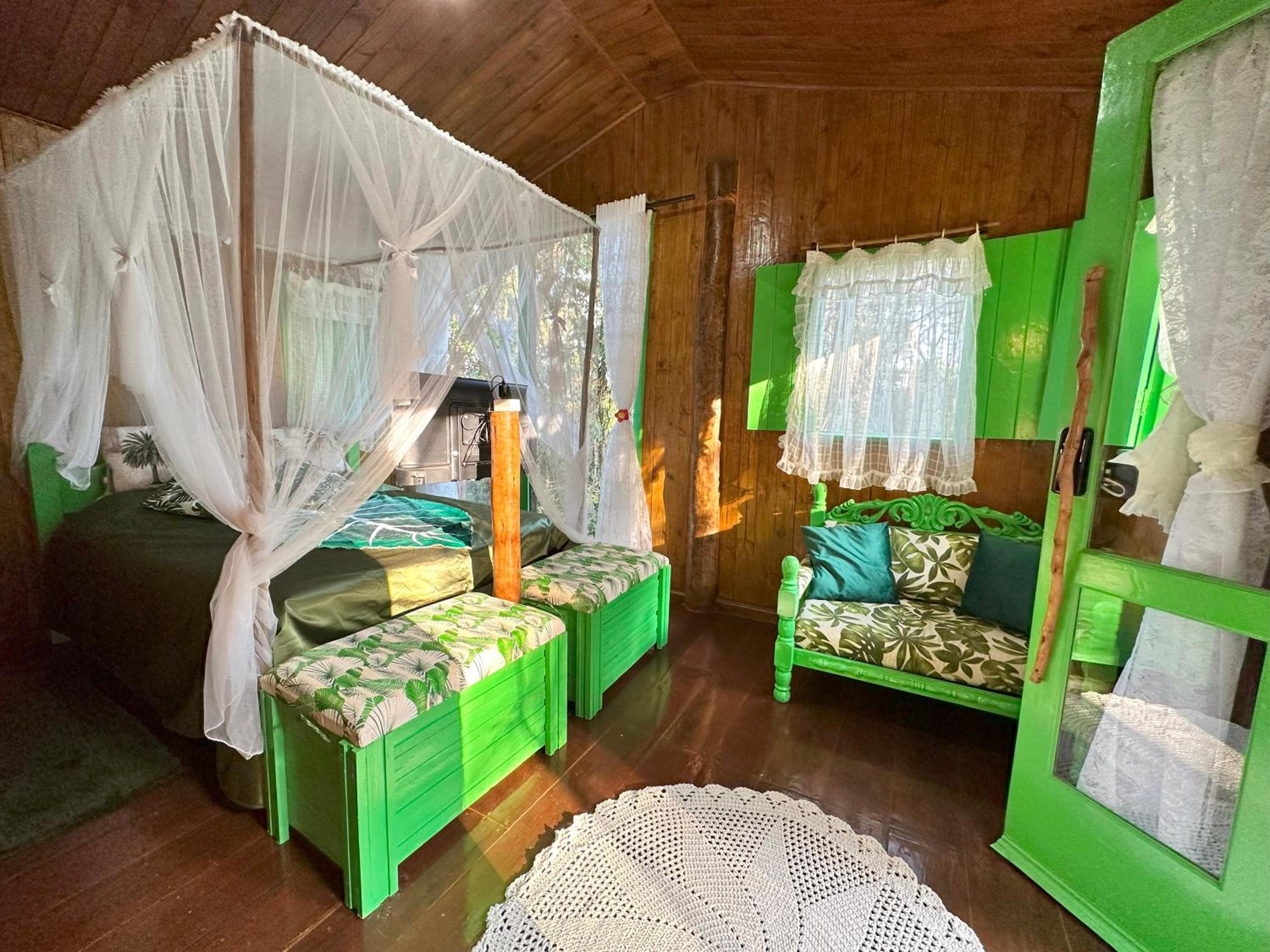Sequoia Casa na Árvore, Vila Mágica