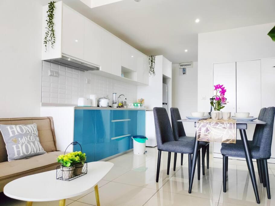 City-View Studio Retreat with Spectacular View TRX