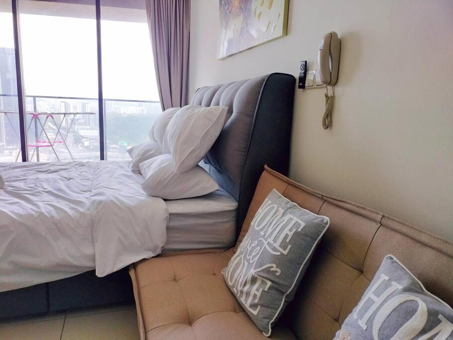 City-View Studio Retreat with Spectacular View TRX
