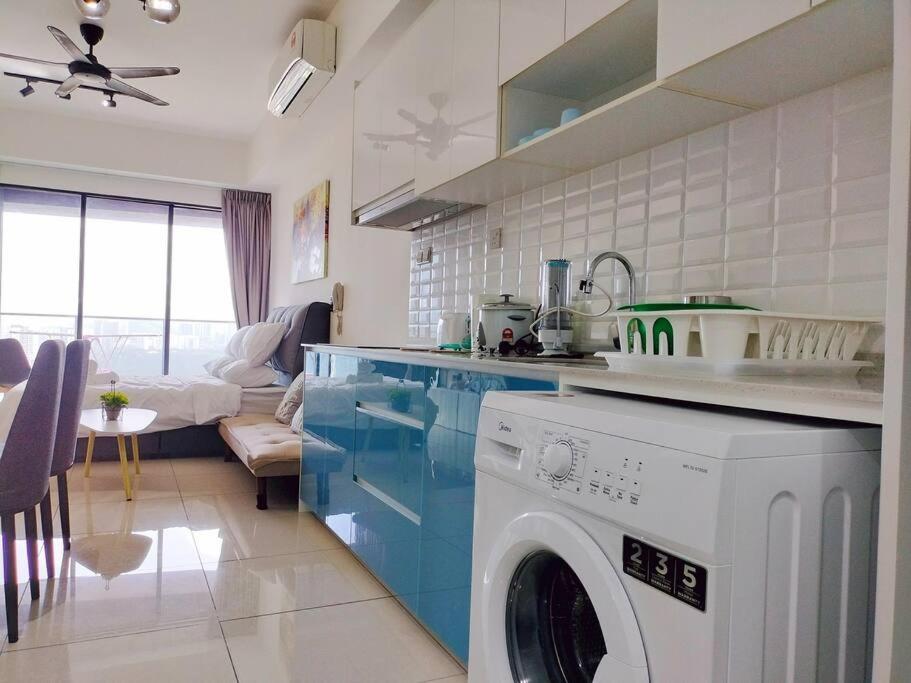 City-View Studio Retreat with Spectacular View TRX