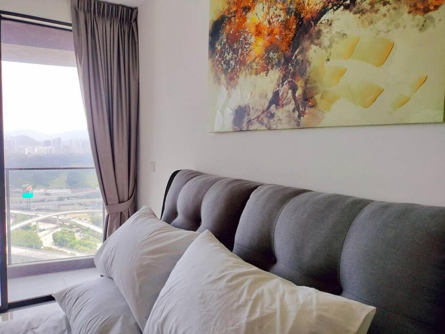 City-View Studio Retreat with Spectacular View TRX