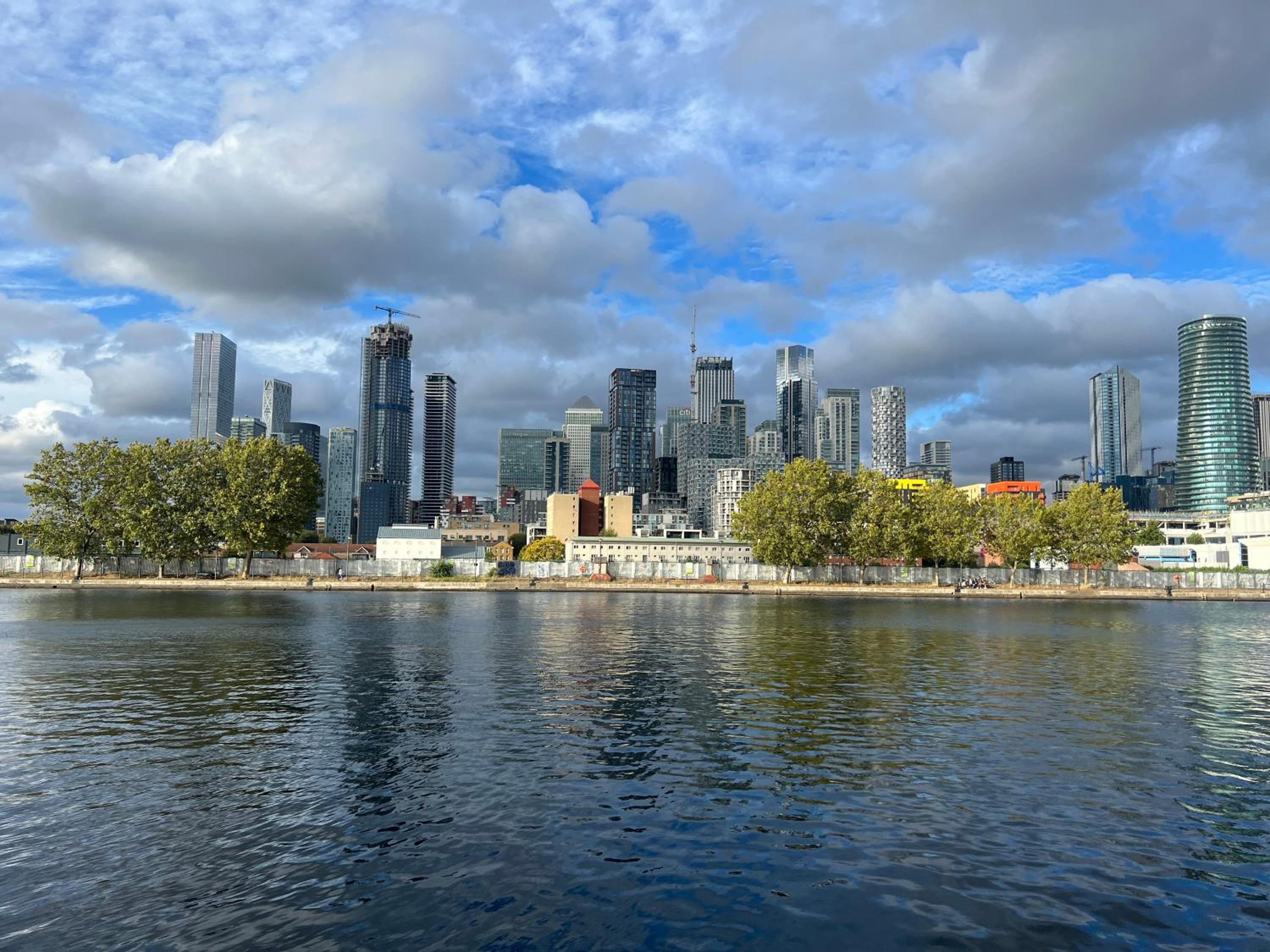 Canary Wharf Haven - Spacious & Homely Entire 1 Bedroom Flat