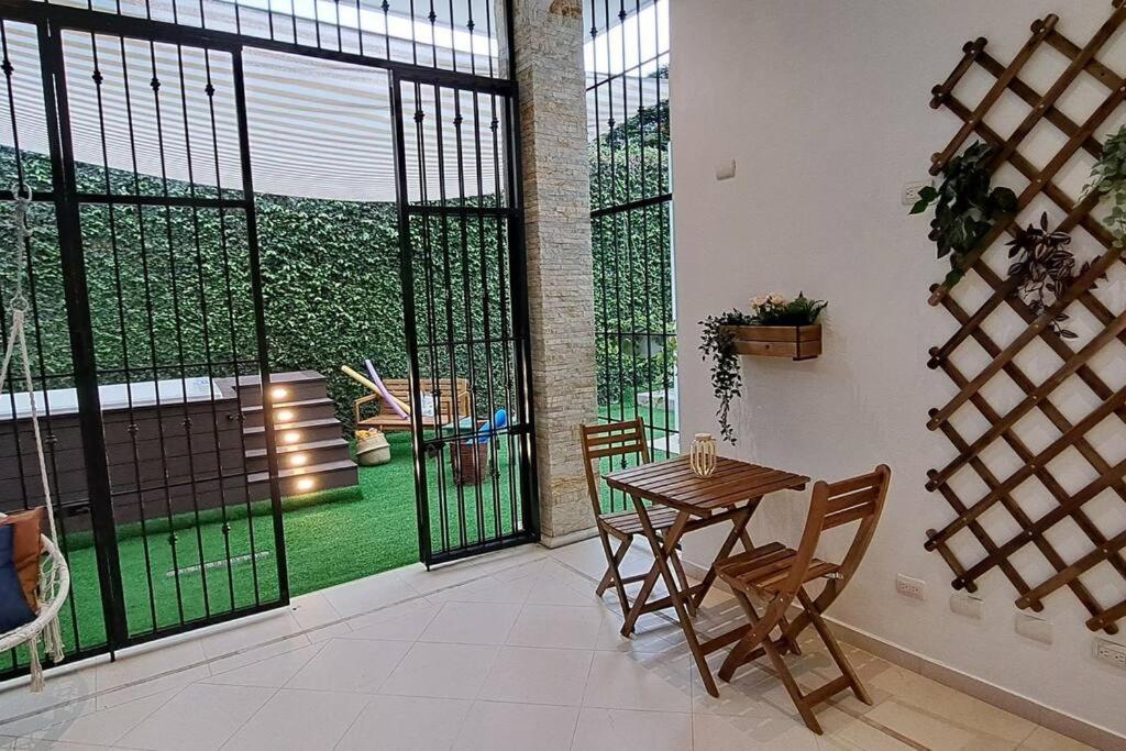 Deluxe villa with jacuzzi and beautiful garden