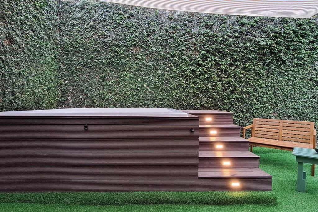 Deluxe villa with jacuzzi and beautiful garden