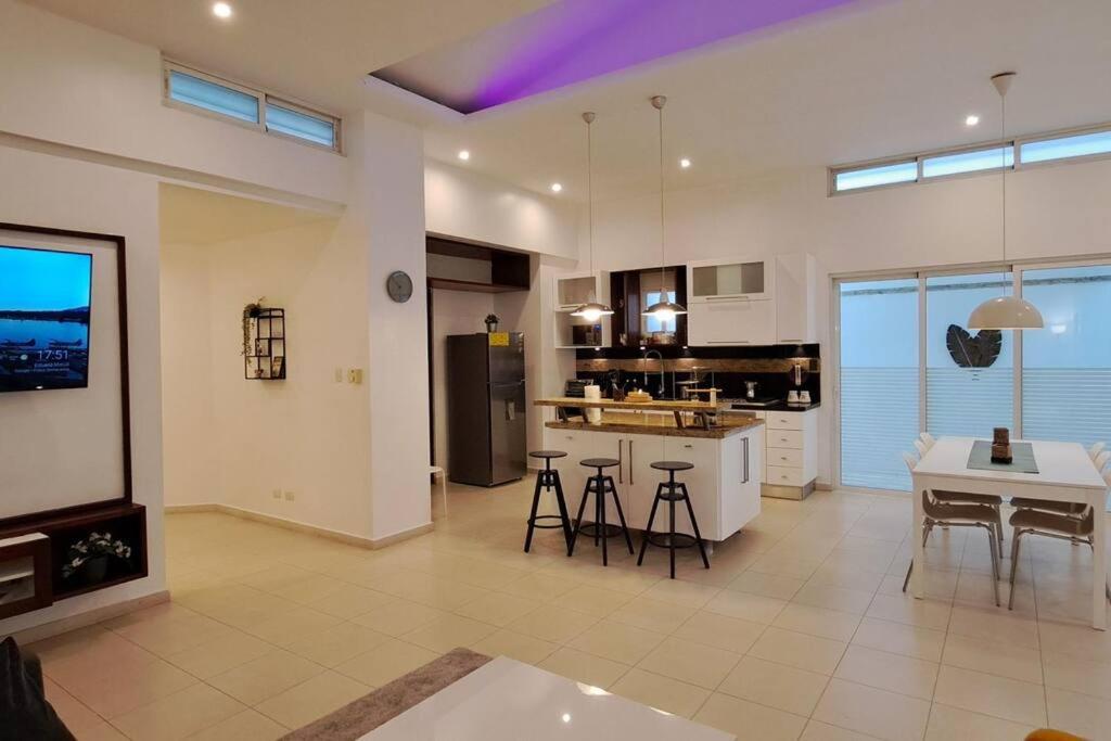 Deluxe villa with jacuzzi and beautiful garden