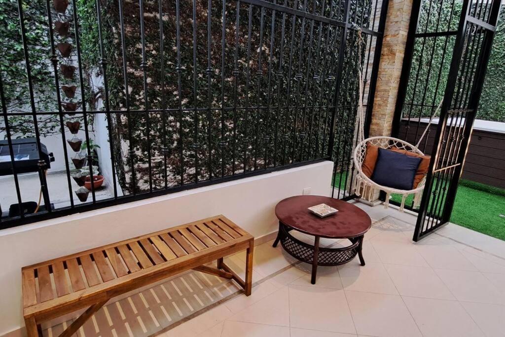 Deluxe villa with jacuzzi and beautiful garden