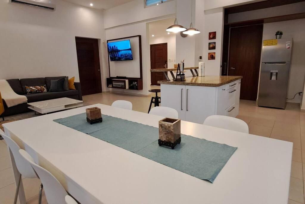Deluxe villa with jacuzzi and beautiful garden
